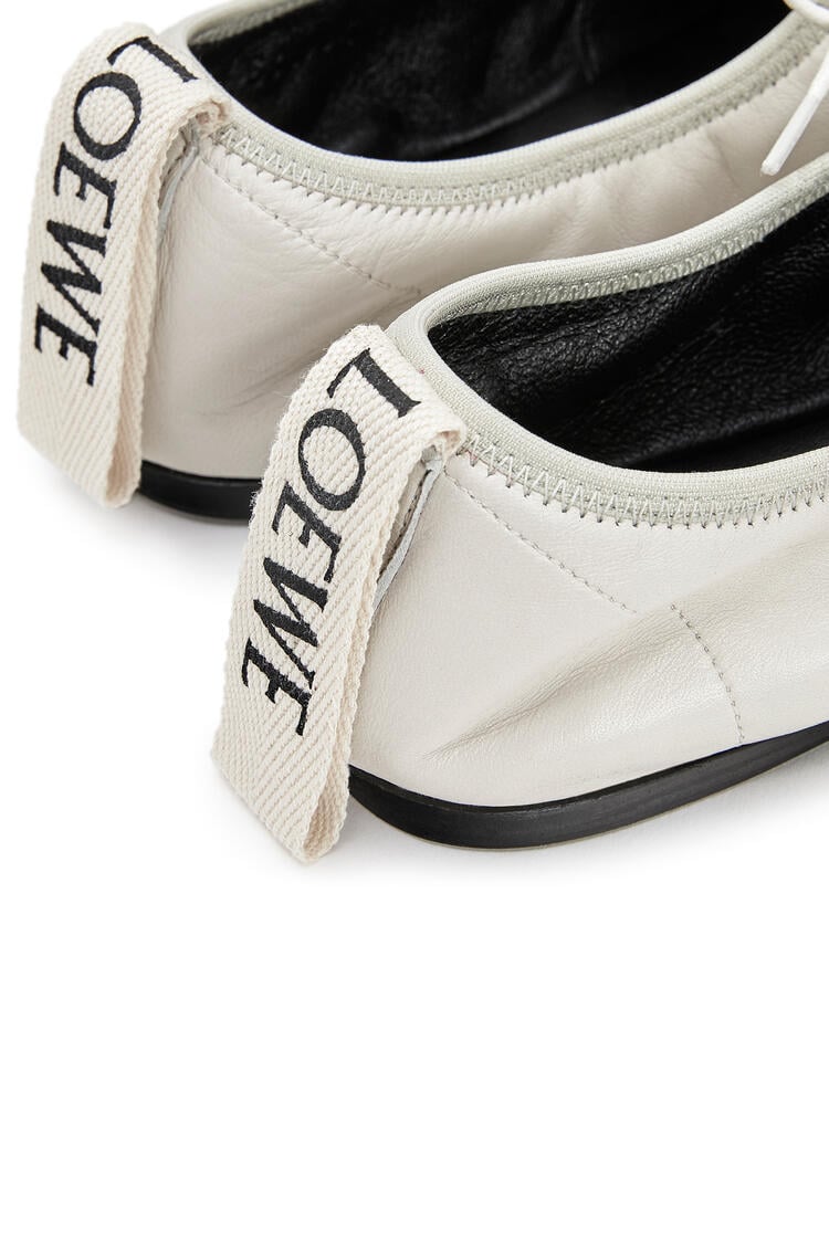 LOEWE Zapato derby en suave piel de cordero Blanco Suave pdp_rd