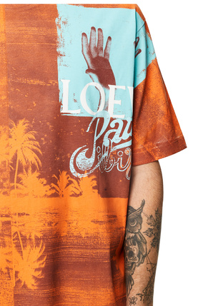 LOEWE Tropical hands print T-shirt in cotton Soft White/Brown plp_rd