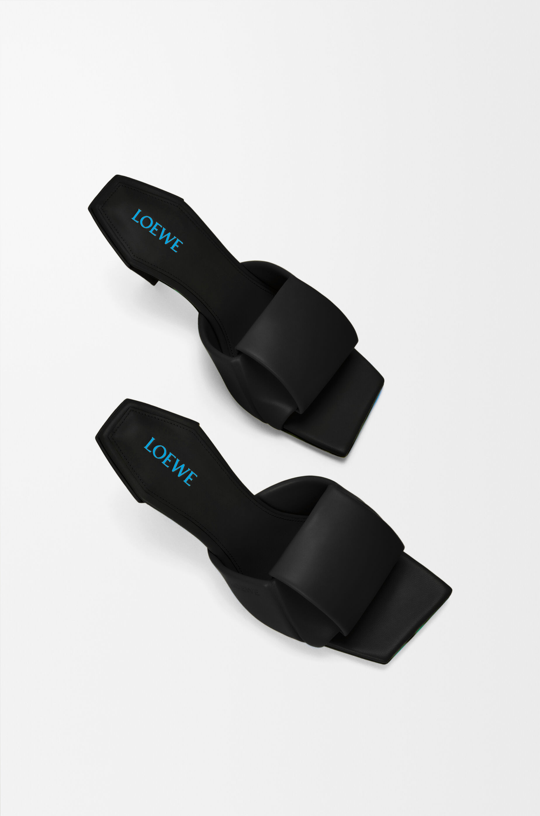 로에베 오리가미 슬라이드 (램스킨) L815465XBE-1100