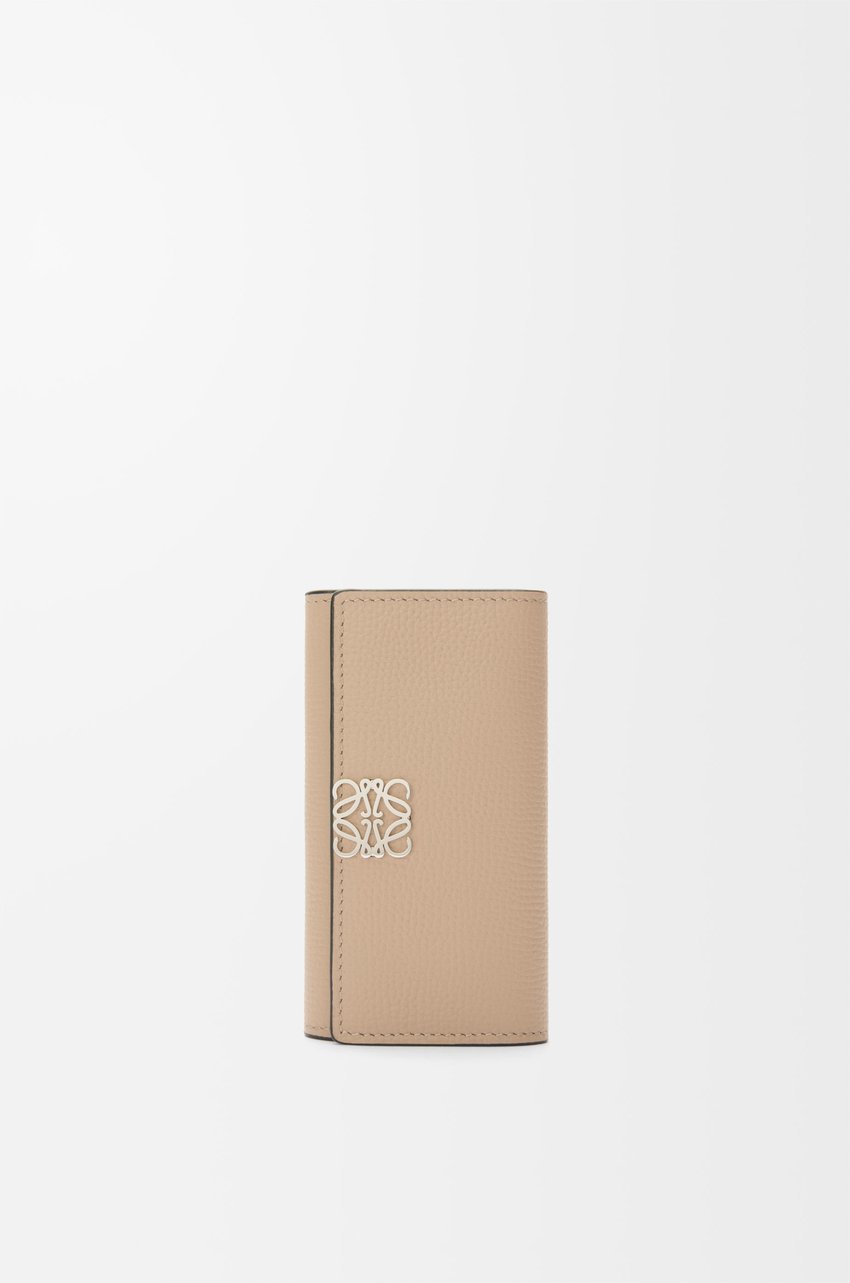 革にこだわるレザーキーケースブランドおすすめ｜LOEWE（ロエベ）
