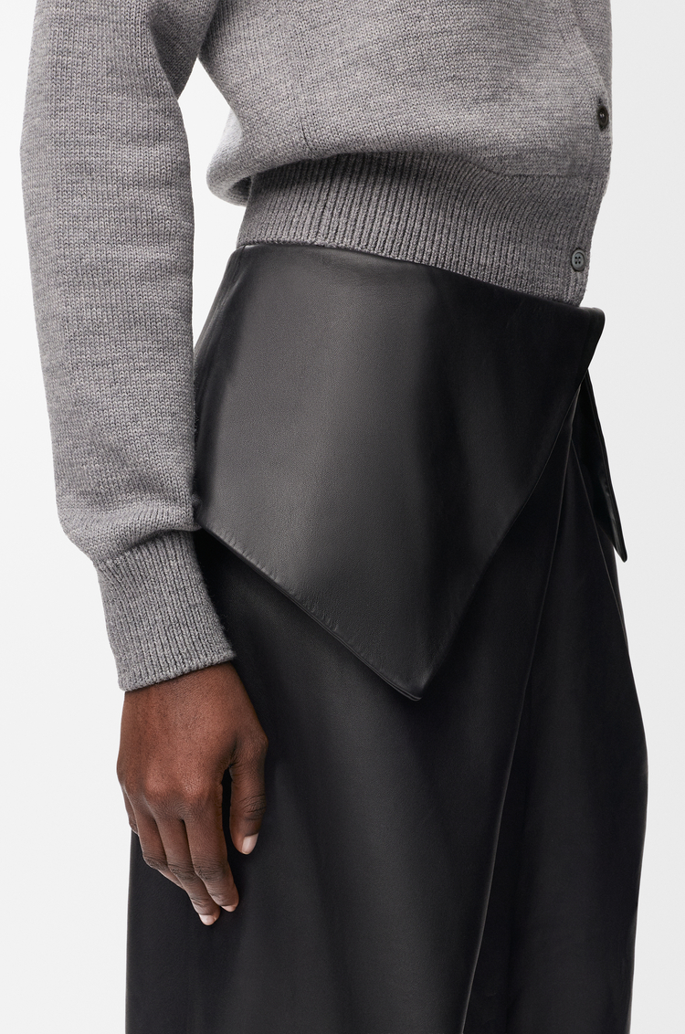 LOEWE Pantalón drapeado en piel napa de cordero Negro