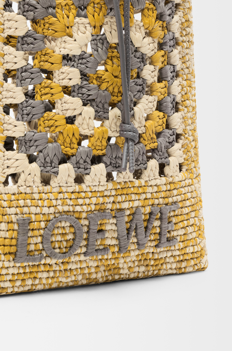 LOEWE Bolso pequeño con cordón en piel de ternera clásica y rafia Gris Perla/Mostaza