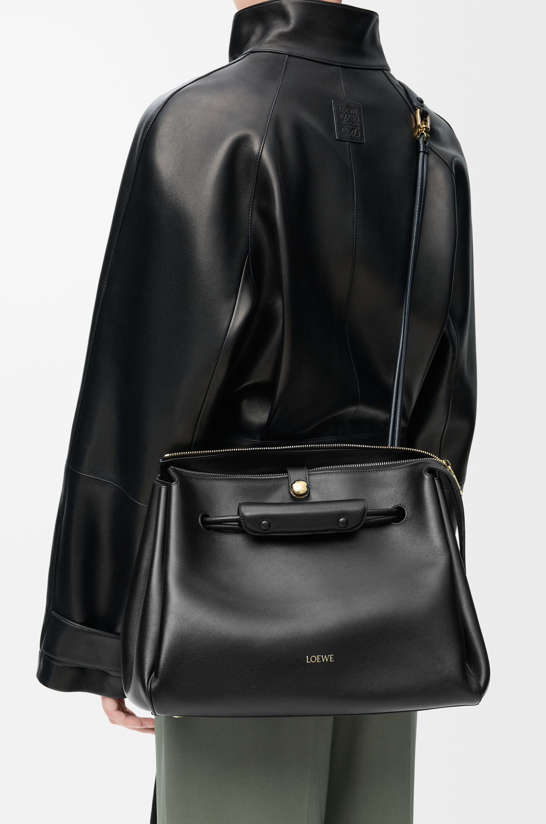 マドリードバッグ ラージ（サプルカーフ） ブラック - LOEWE