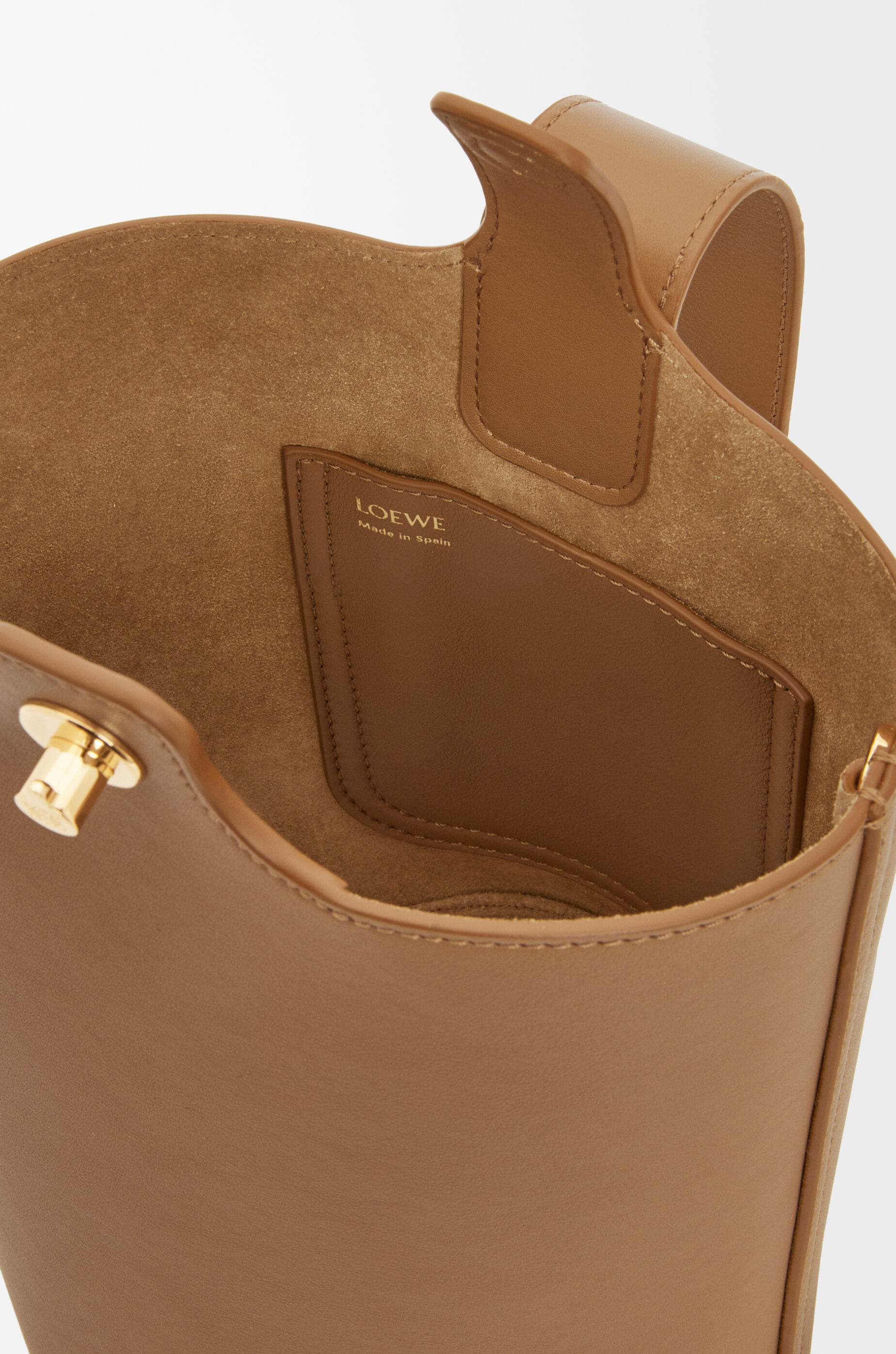 LOEWE ペブル バケットバッグ ミニ（スムースカーフ） オーク