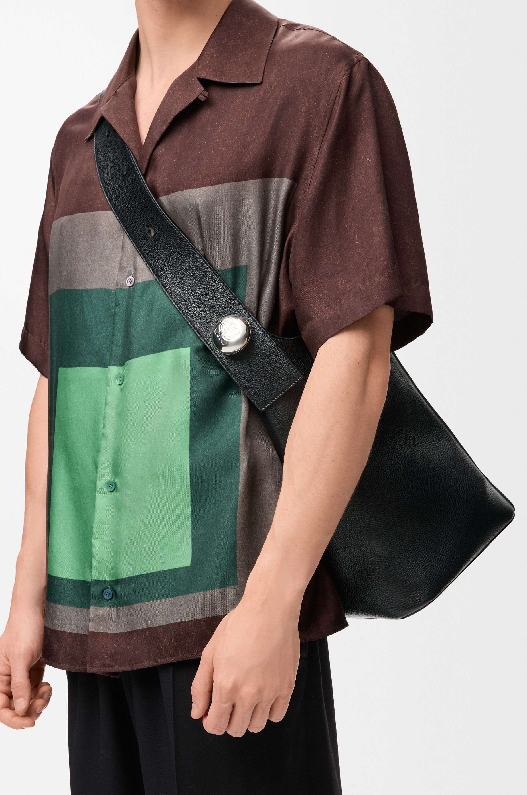 loewe バケットバック ラージ ぺブル バケットバッグ ラージ（サプルグレインカーフ