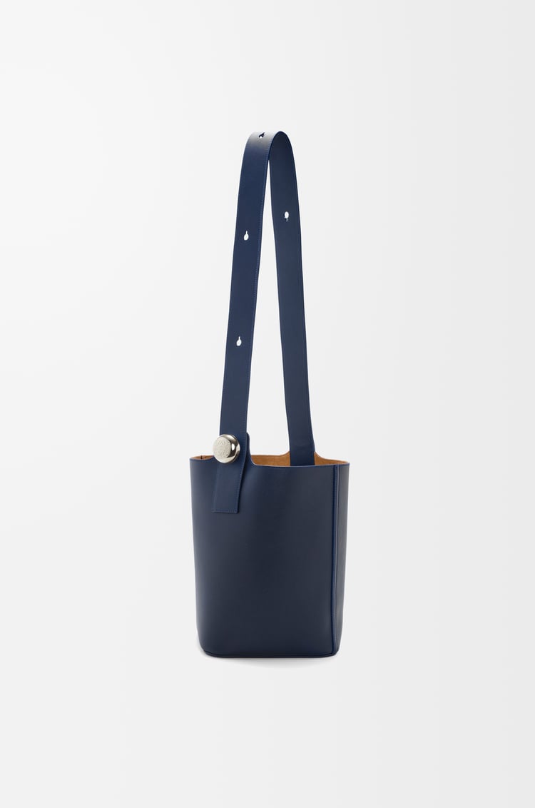 LOEWE Medium Pebble bucket in smooth calfskin Abyss Blue