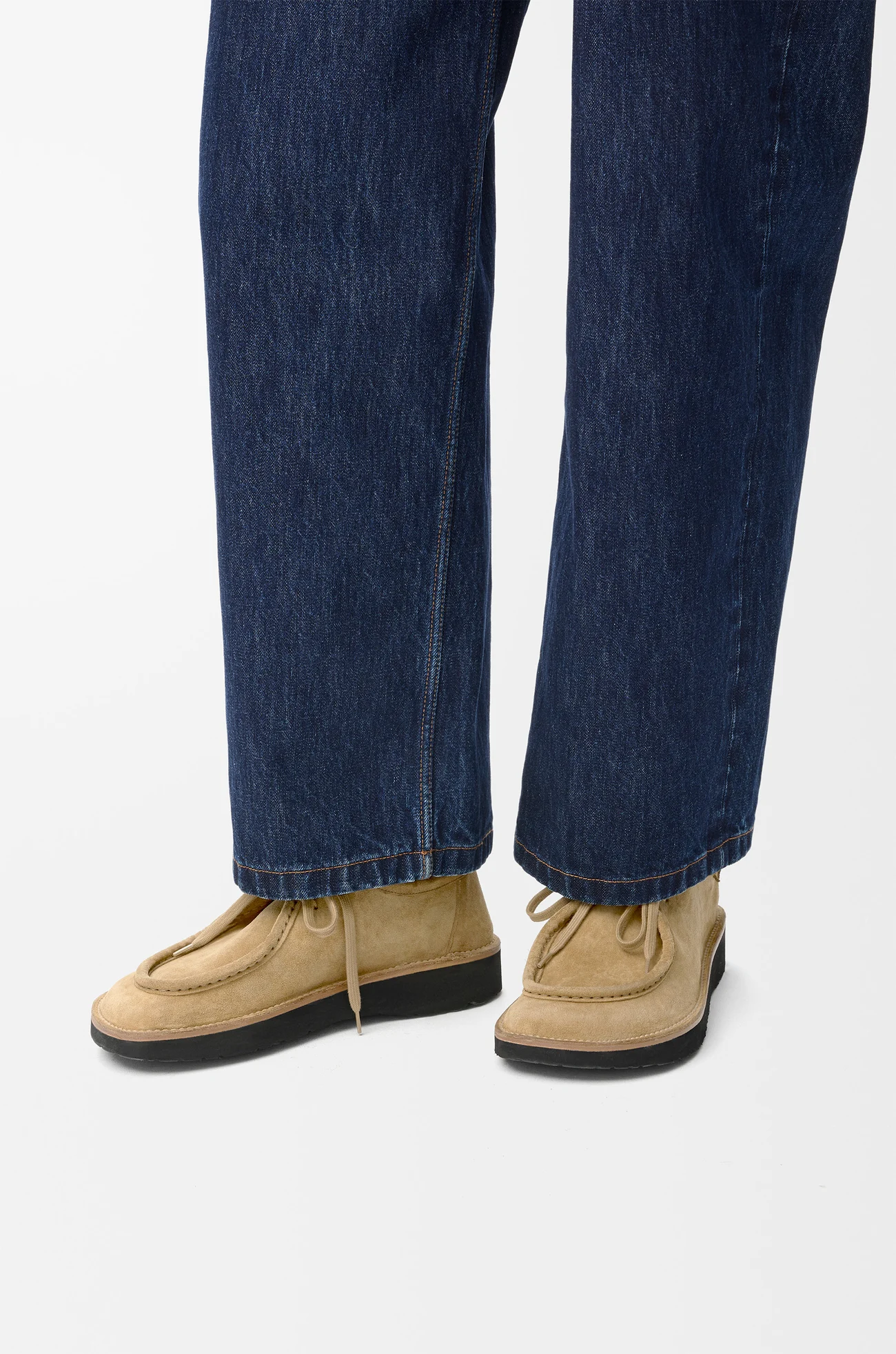 LOEWE Souliers à lacets Faro en veau velours Sahara