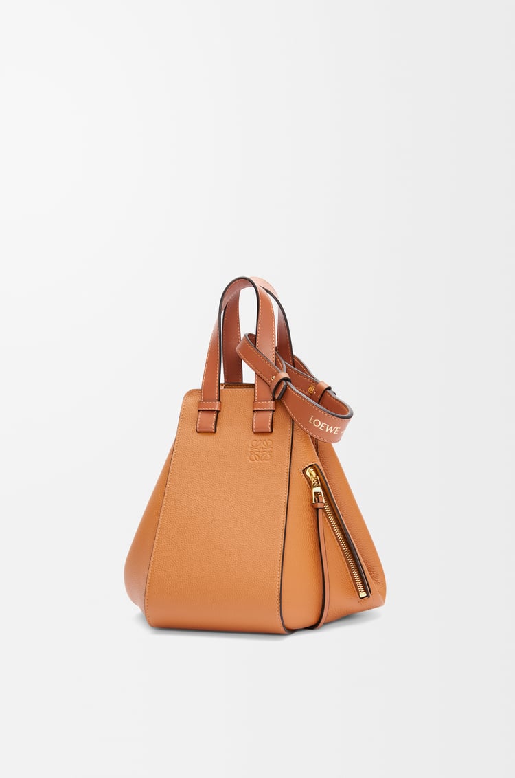 LOEWE Branded short strap in classic calfskin Tan