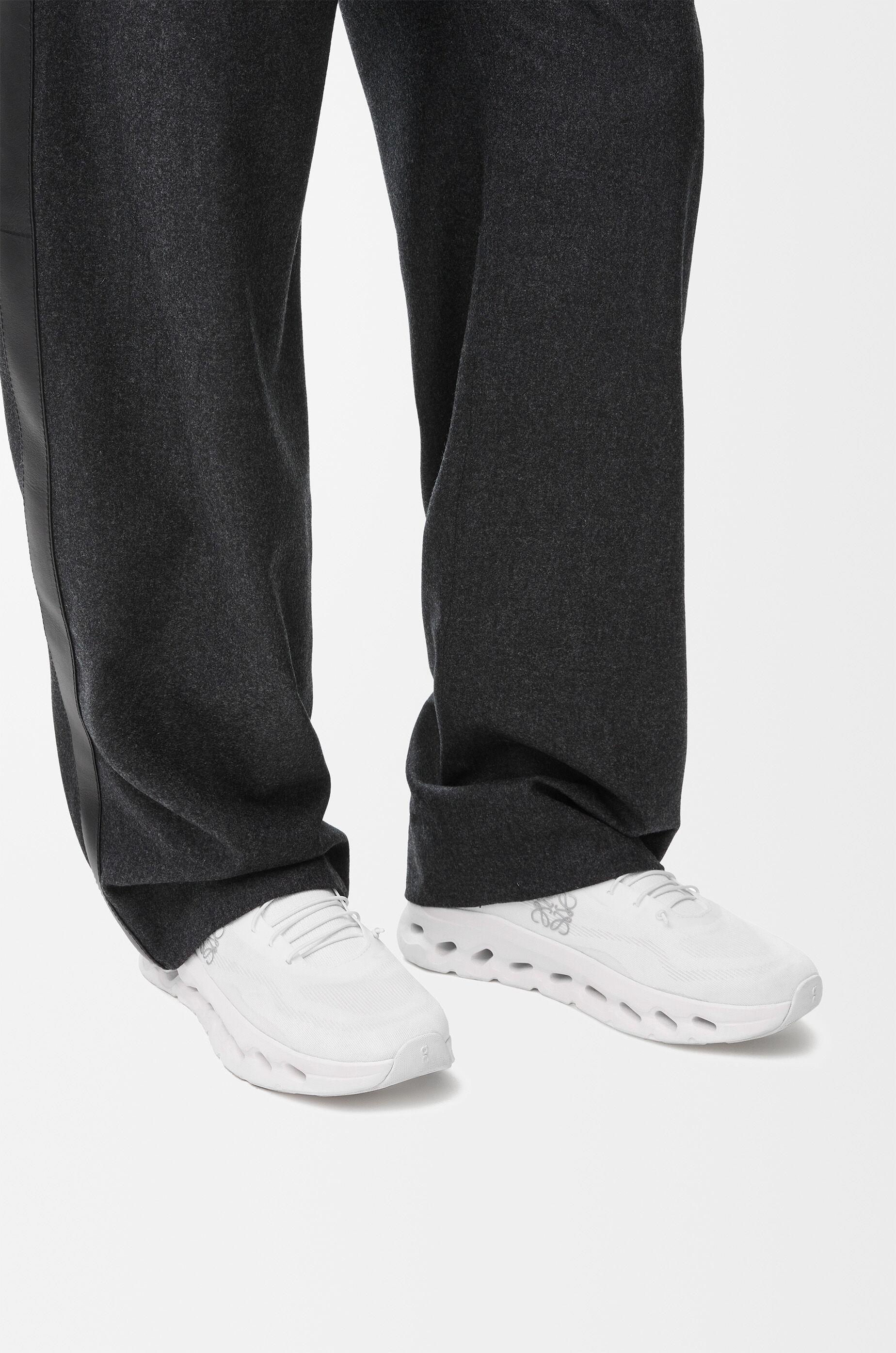 LOEWE x On Running ウィメンズ限定コレクション - LOEWE Japan