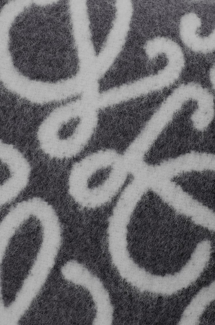 LOEWE Cojín Anagram en alpaca y lana Negro/Gris