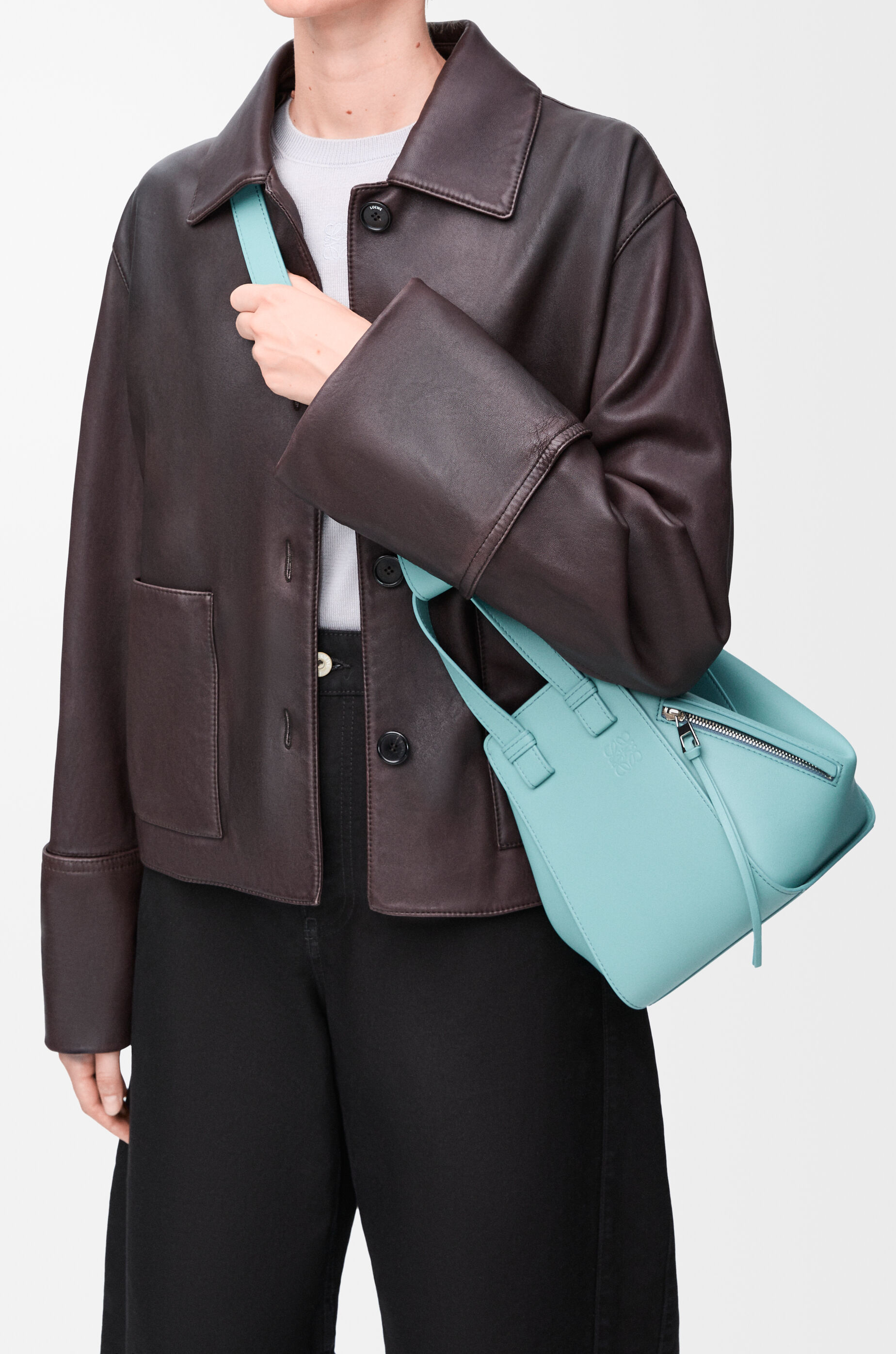 ハンモックバッグ コンパクト(クラシックカーフ) グリーン - LOEWE ハンモックバッグ コンパクト(クラシックカーフ) グリーン - LOEWE