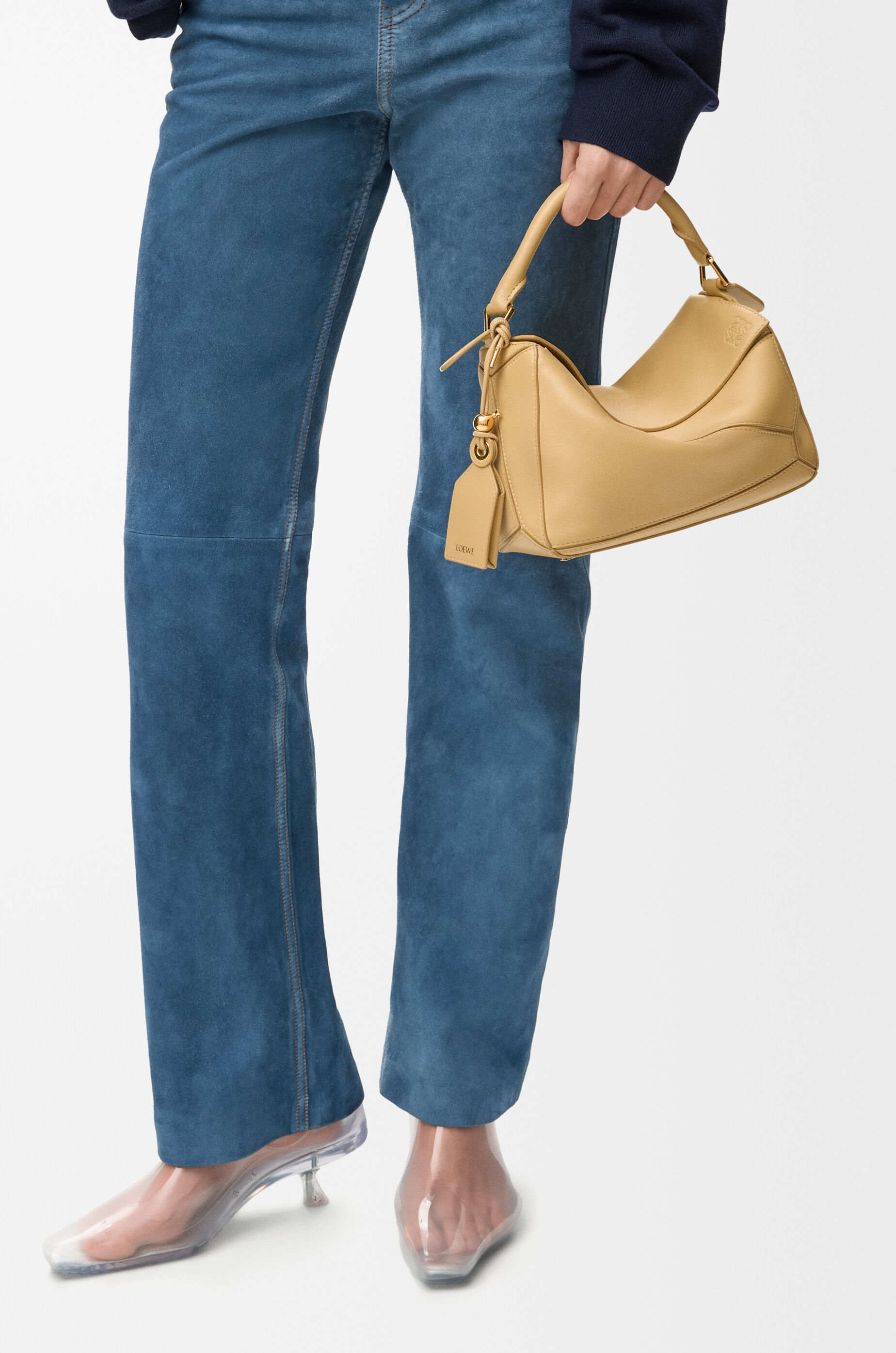 LOEWE フェザーライト パズルバッグ スモール（ナパラム） ダークバター