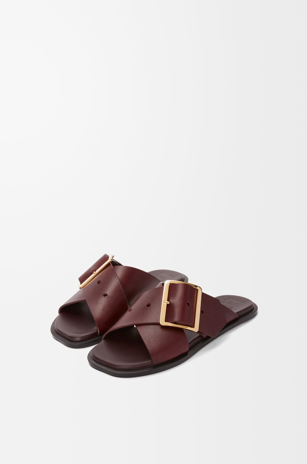 LOEWE Petal Belt flat sandal in vegetable-tanned calfskin Burgundy plp_rd