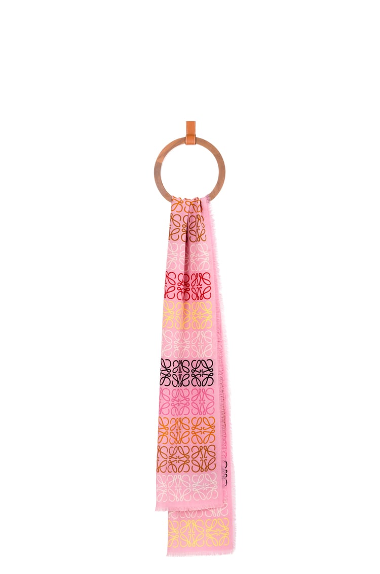 LOEWE Pañuelo de líneas Anagram en lana, seda y cashmere Rosa/Multicolor