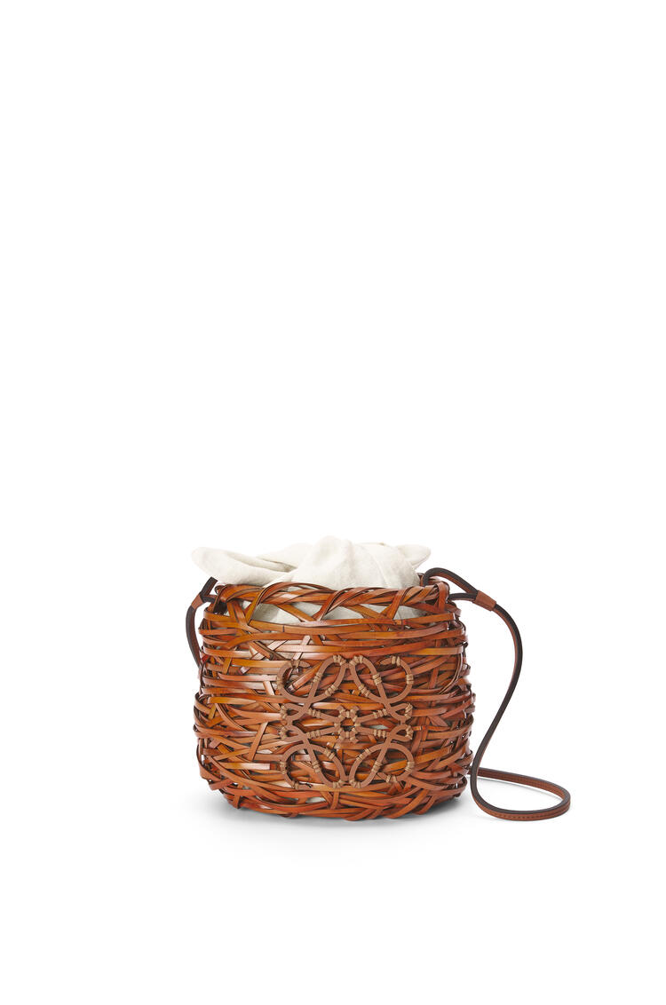 LOEWE Nest bucket bag in calfskin and bamboo Tan pdp_rd
