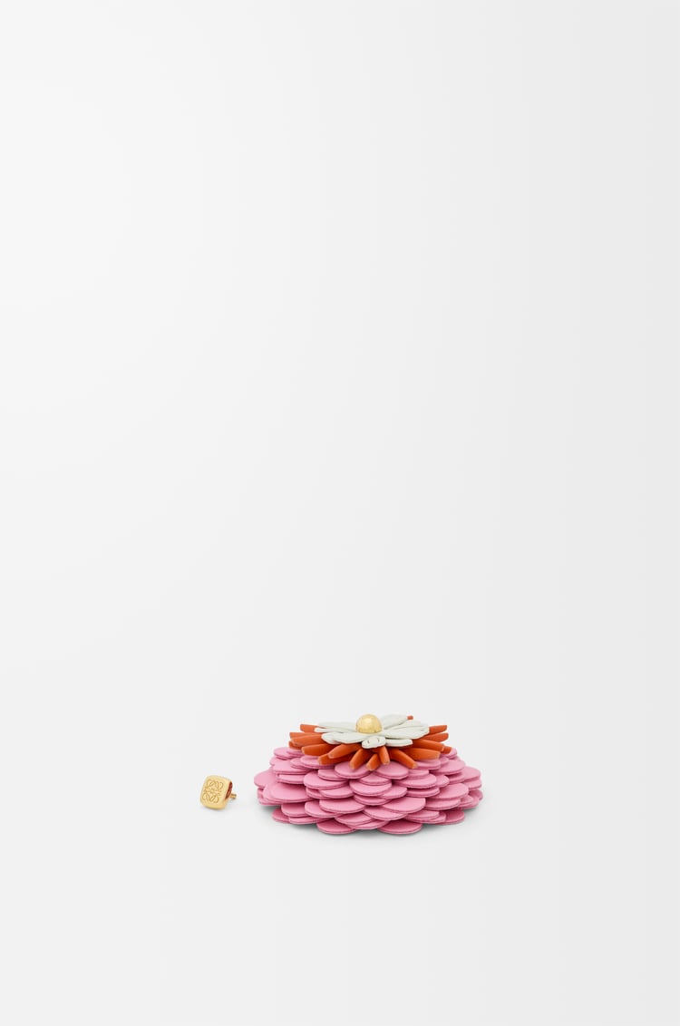 LOEWE フラワー ピン（カーフ） コットンキャンディ