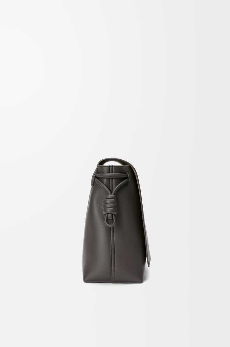 LOEWE 亮面小牛皮 Flamenco 包款 深灰色