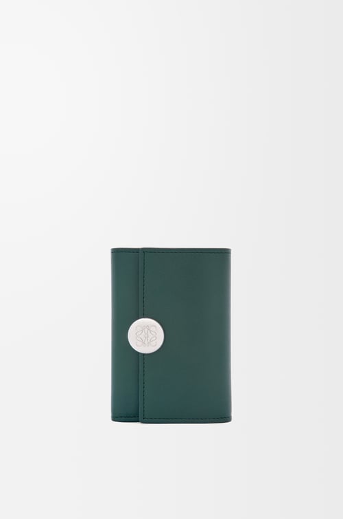 LOEWE Cartera vertical pequeña Pebble en piel napa de ternera Bosque Profundo