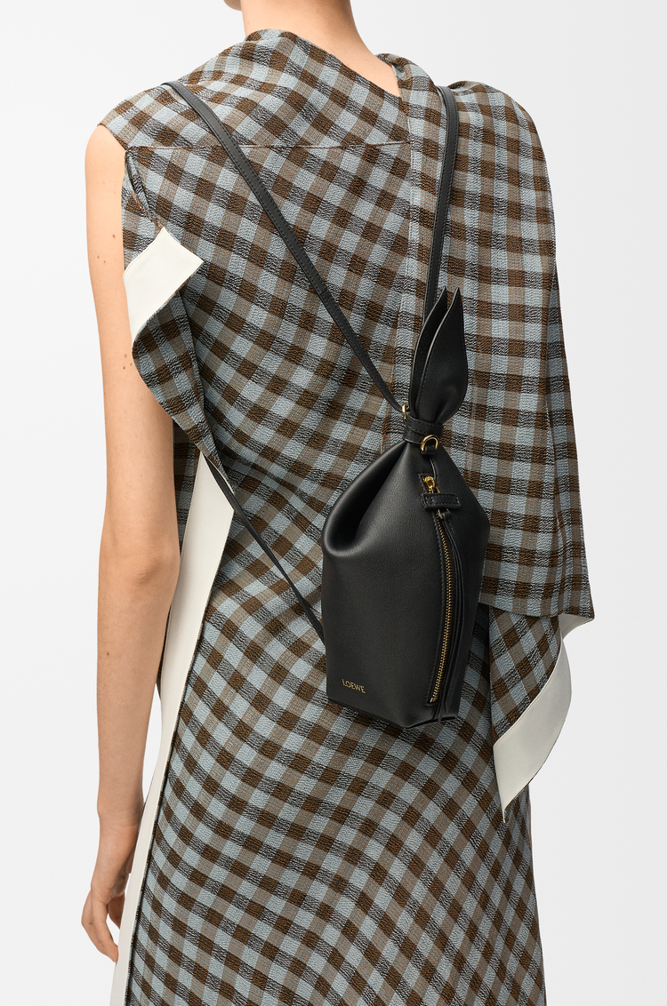 LOEWE Mochila Scarf en piel de ternera lisa Negro