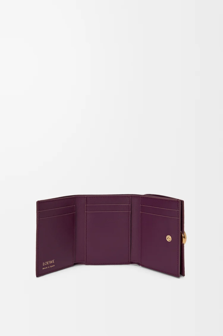 LOEWE Pebble trifold wallet in pebble grain calfskin Plum
