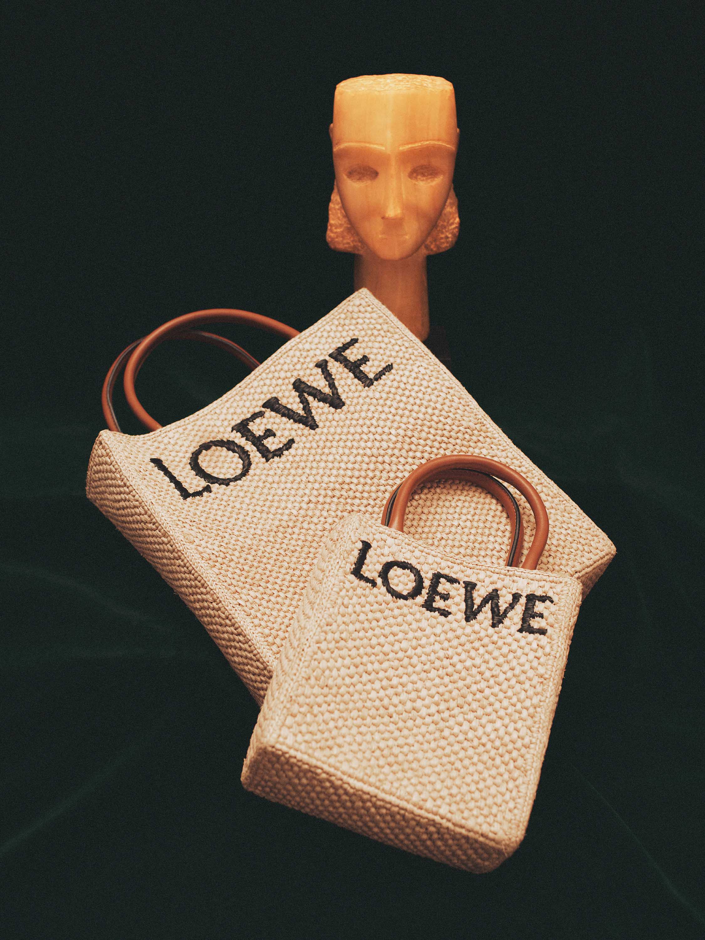LOEWE_SS23_DAVID_SIMS_CAMPAIGN_RGB_CROPPED_2250X3000_021_0030_R_V2.jpg