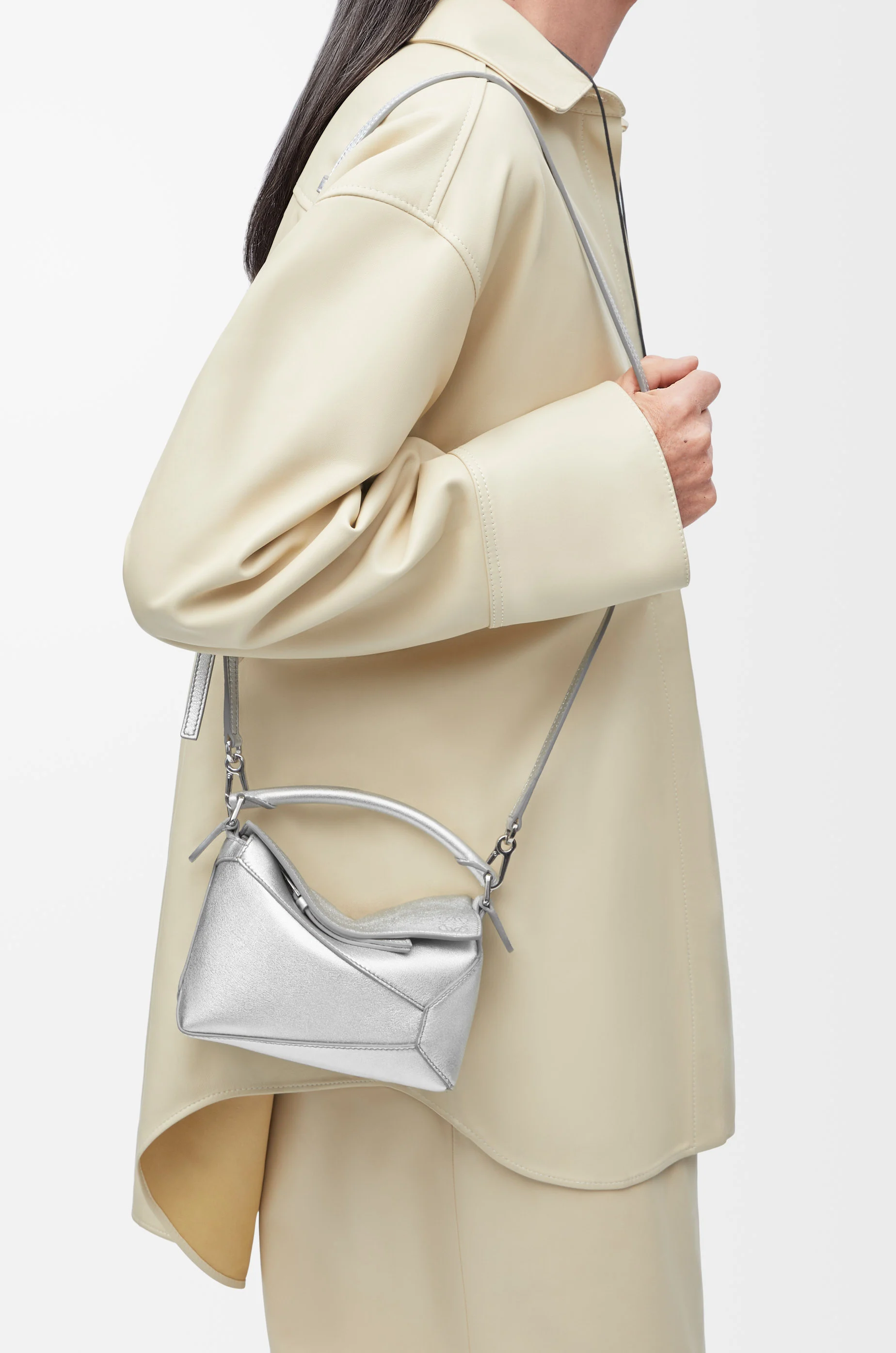 LOEWE Mini sac Puzzle Edge en cuir d'agneau laminé Argent