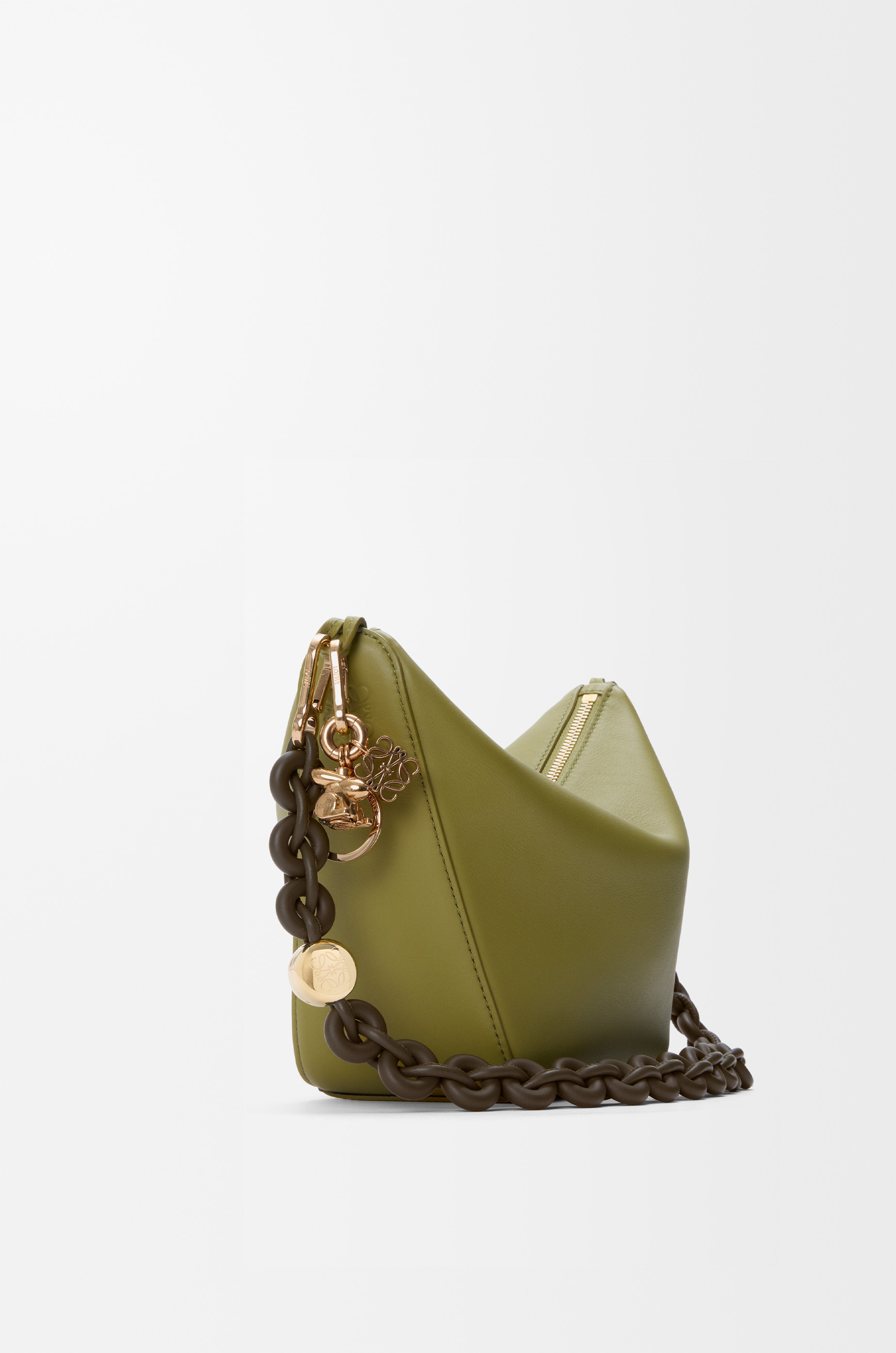 LOEWE Donut Kette aus Kalbsleder Dunkles Khakigrün