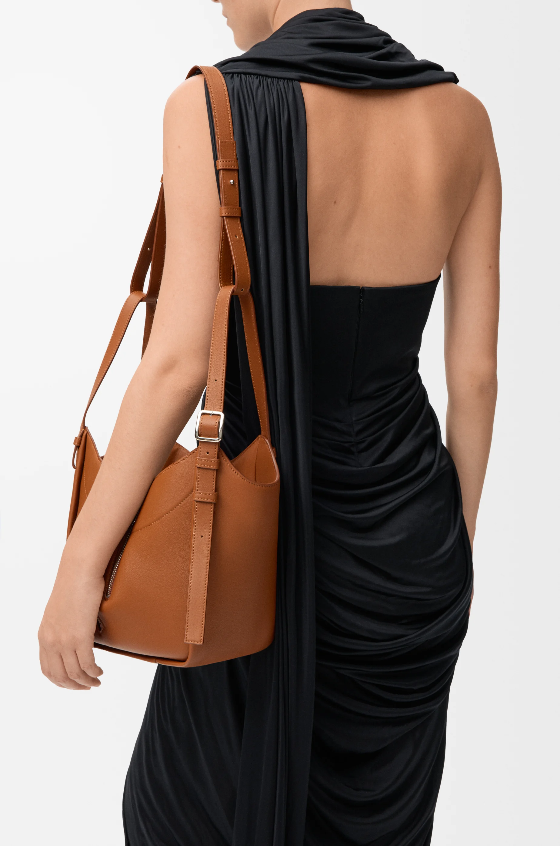 LOEWE Borsa Hammock Flip in pelle di vitello classica Marrone Scoiattolo