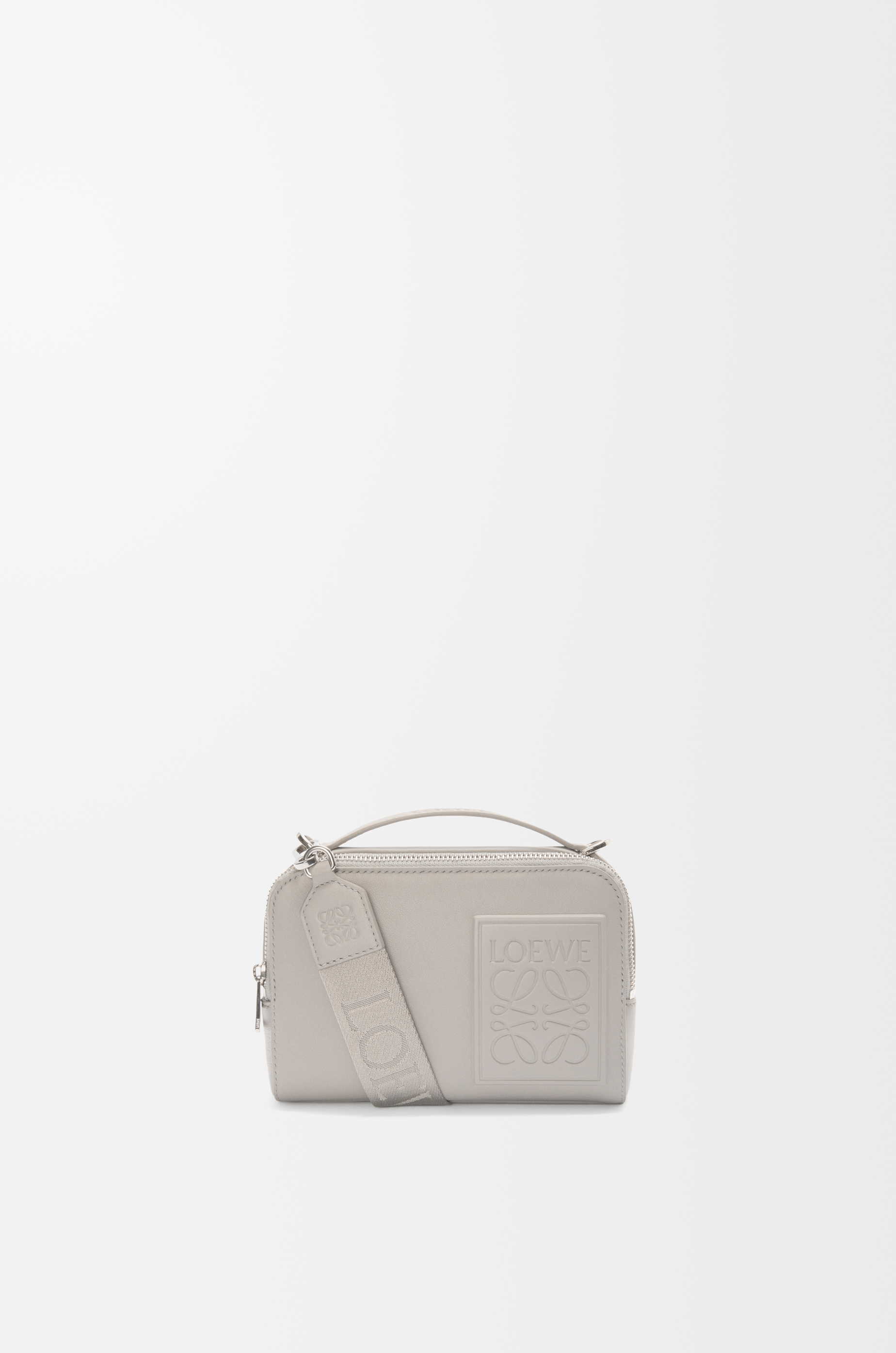 クロスボディ カメラバッグ ミニ（サテンカーフ） グレー - LOEWE