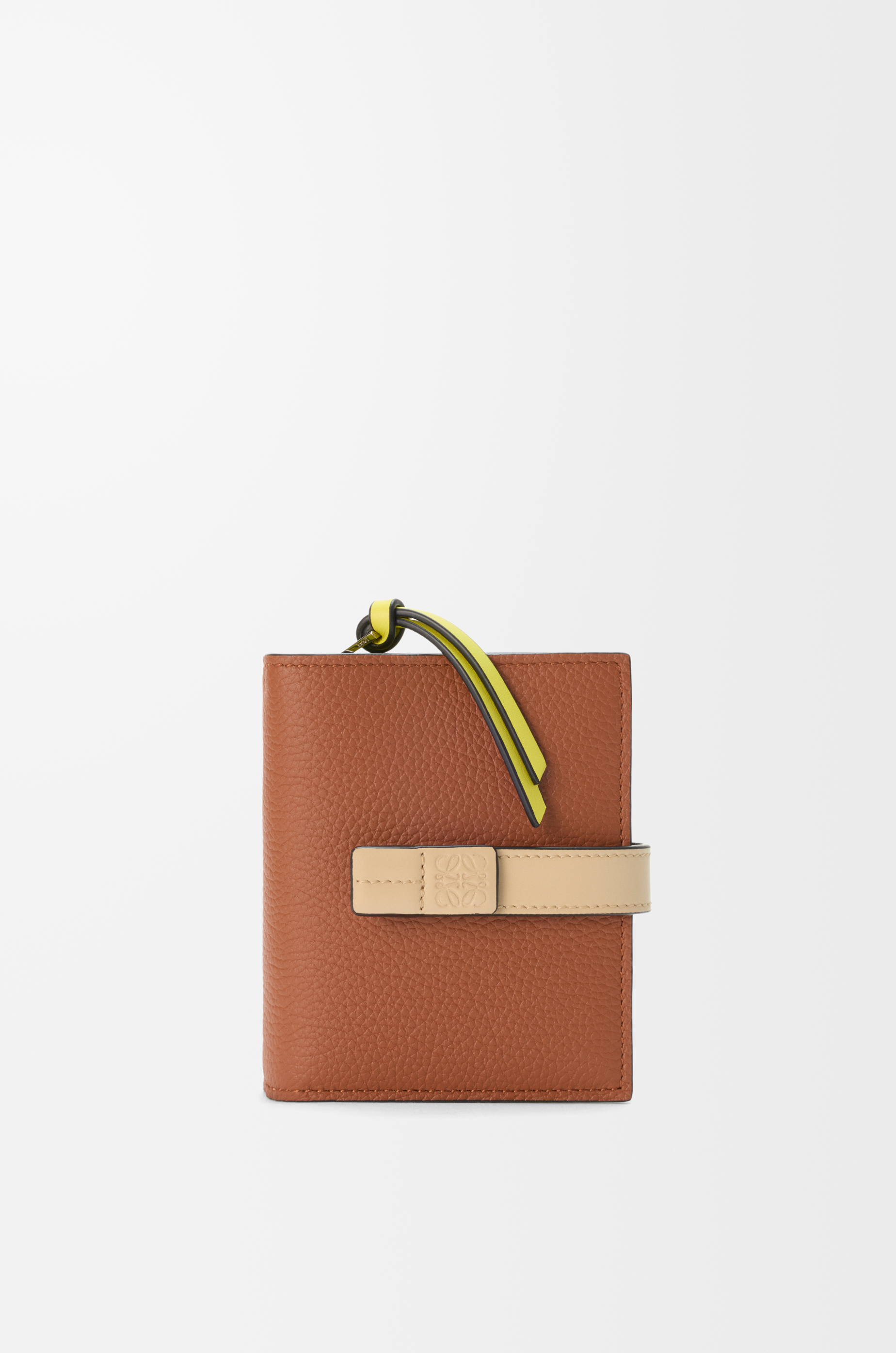 ルナ Compact zip wallet in soft grained calfskin Beige - LOEWE USA