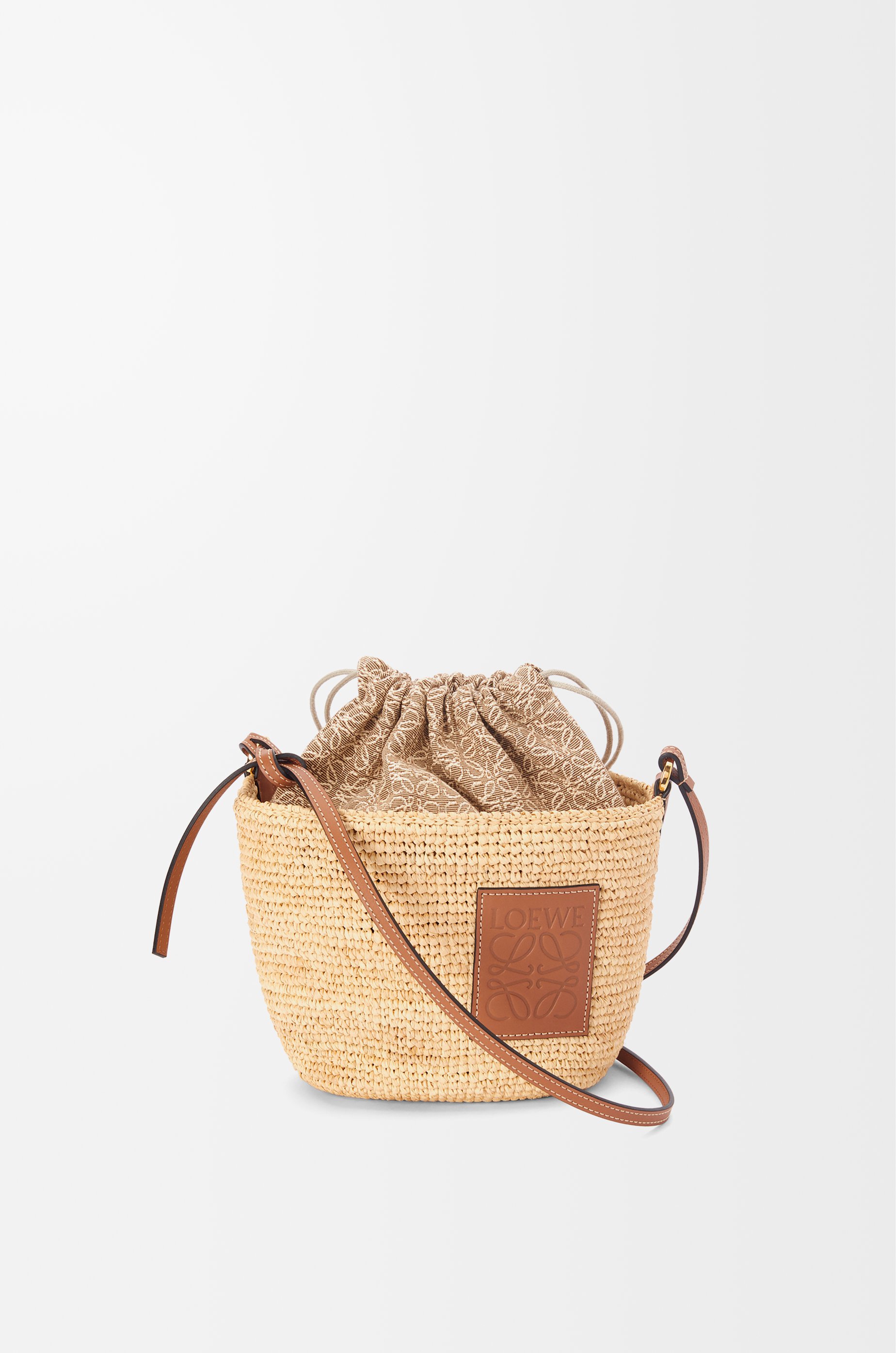 Pochette bag in raffia, Anagram jacquard and calfskin