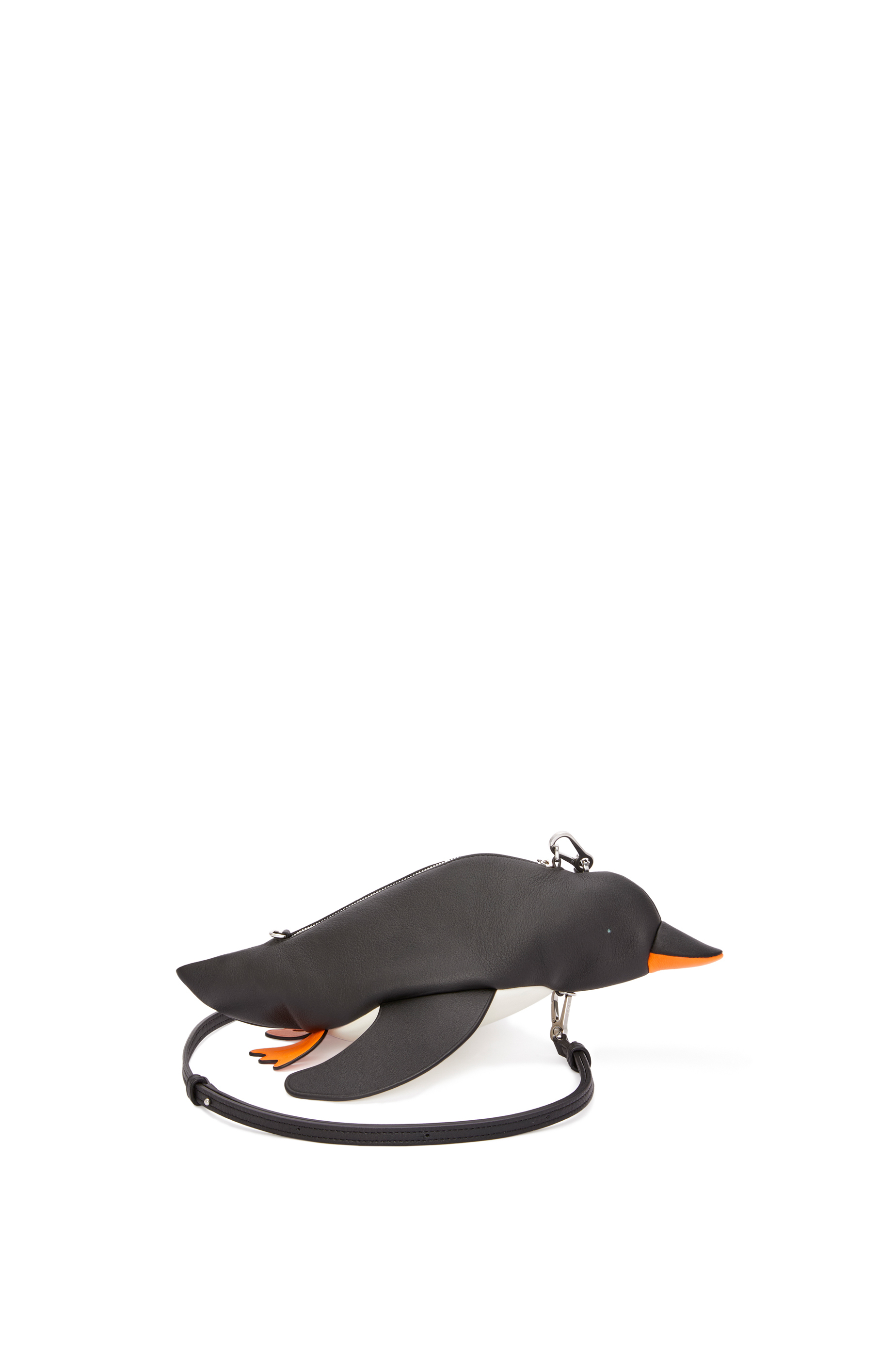 Bolso Penguin en piel de ternera Blanco Suave Negro LOEWE