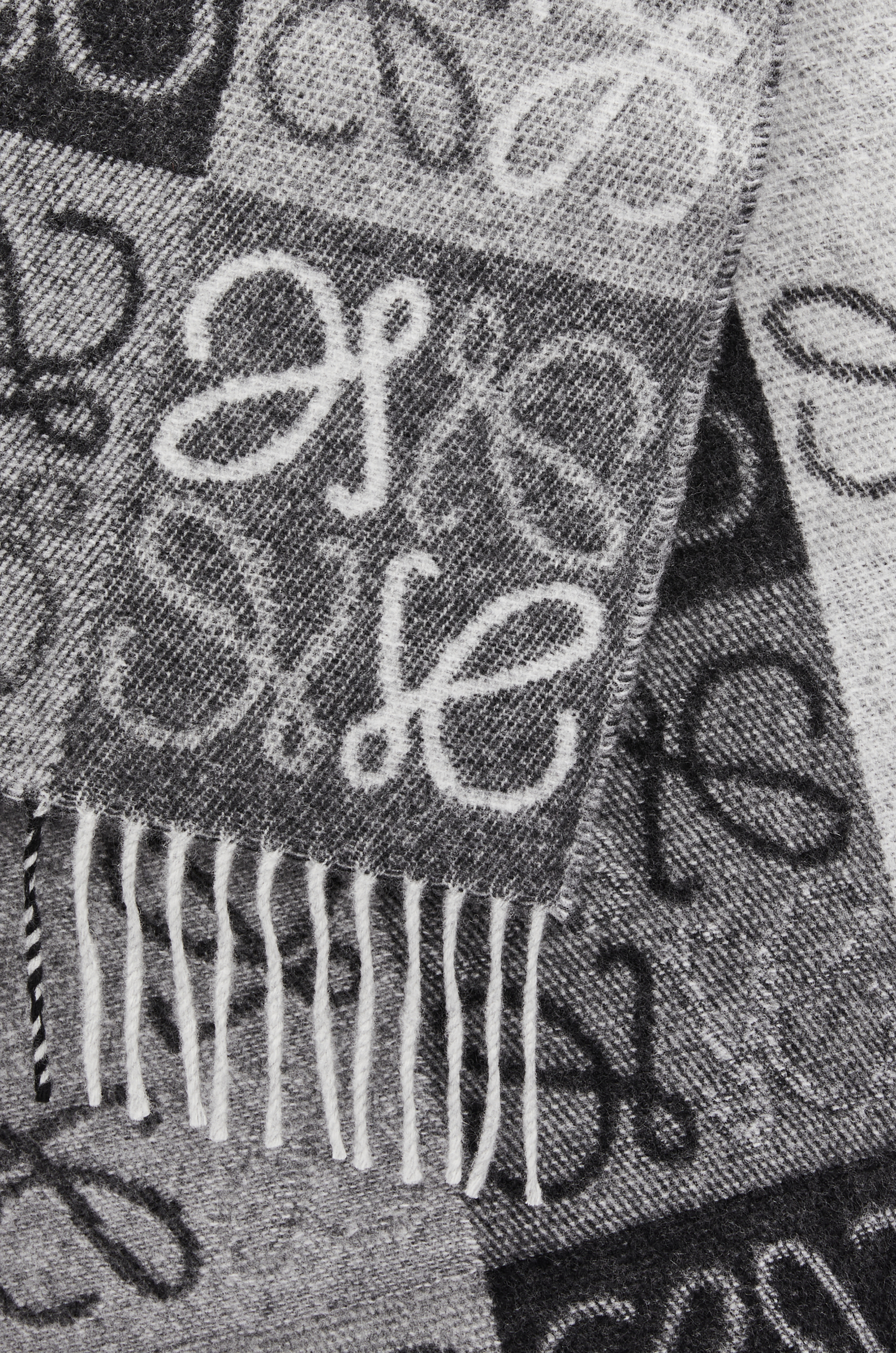 LOEWE Scarf in wool and cashmere Black/White