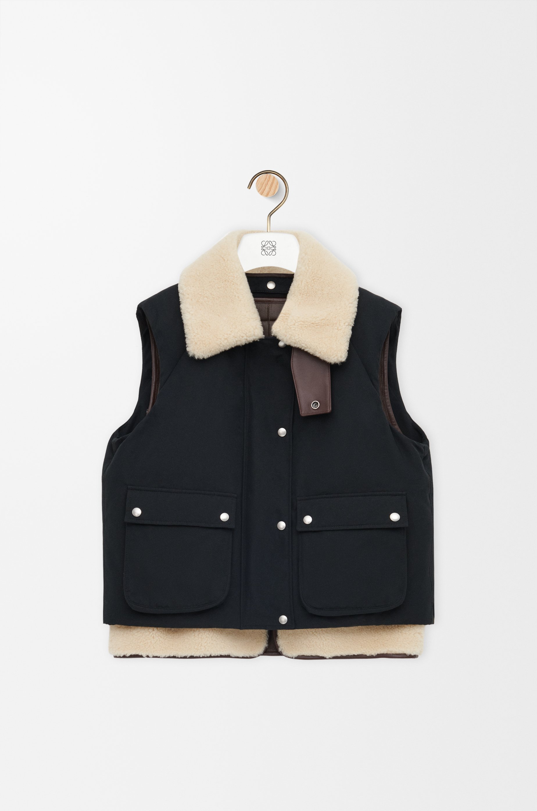 高級⭕️新品同様　百貨店購入　１点もの　フォックスファーベスト　肉厚　カナダ製 パファー ベスト（シアリング&コットンブレンド） ブラック - LOEWE