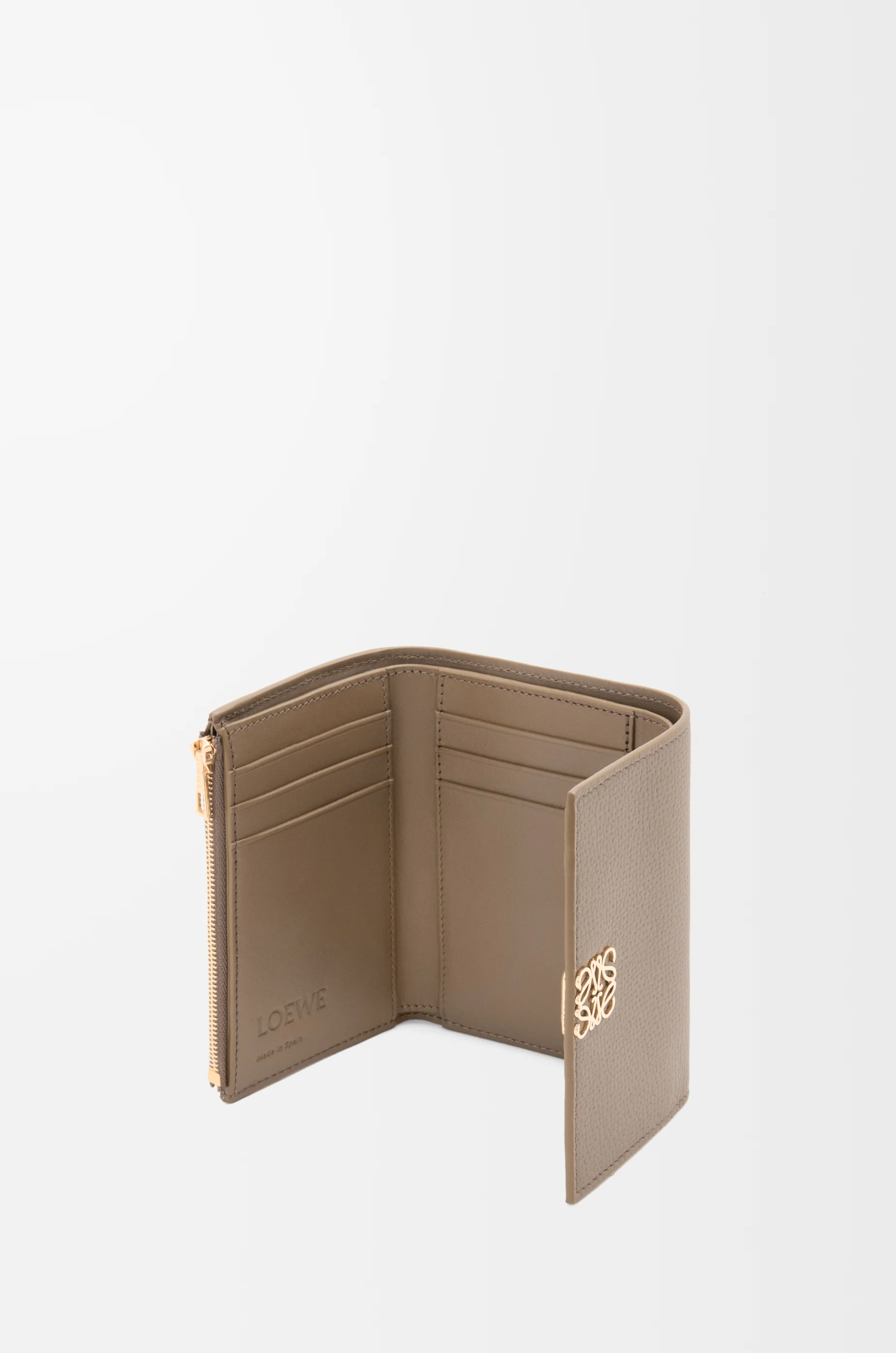 LOEWE Cartera vertical pequeña Anagram en piel de ternera Topo