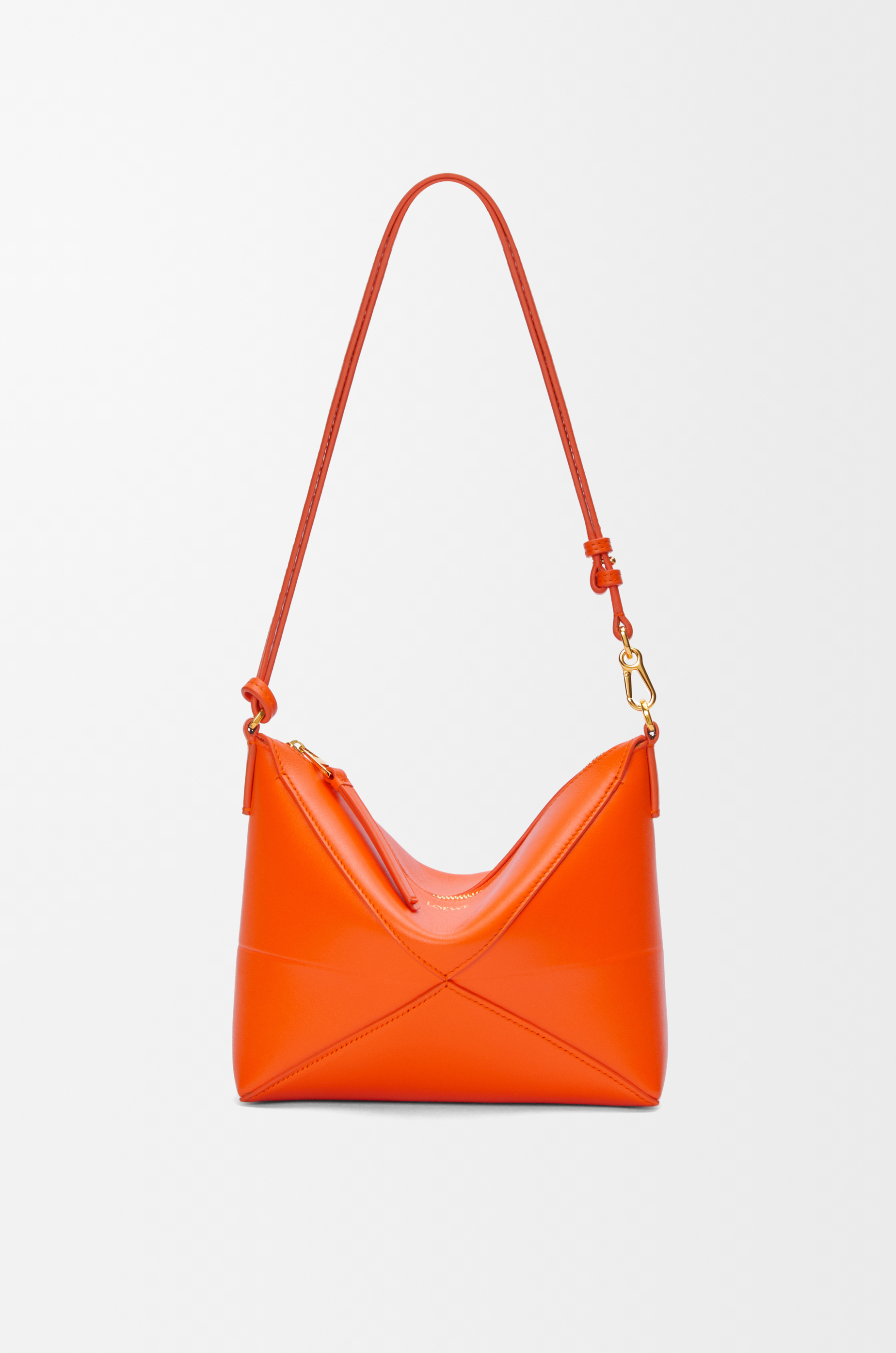 LOEWE スマホショルダーバッグ オレンジ LOEWE オレンジ レザー スマホショルダーバッグ LOEWE ロゴ型押し