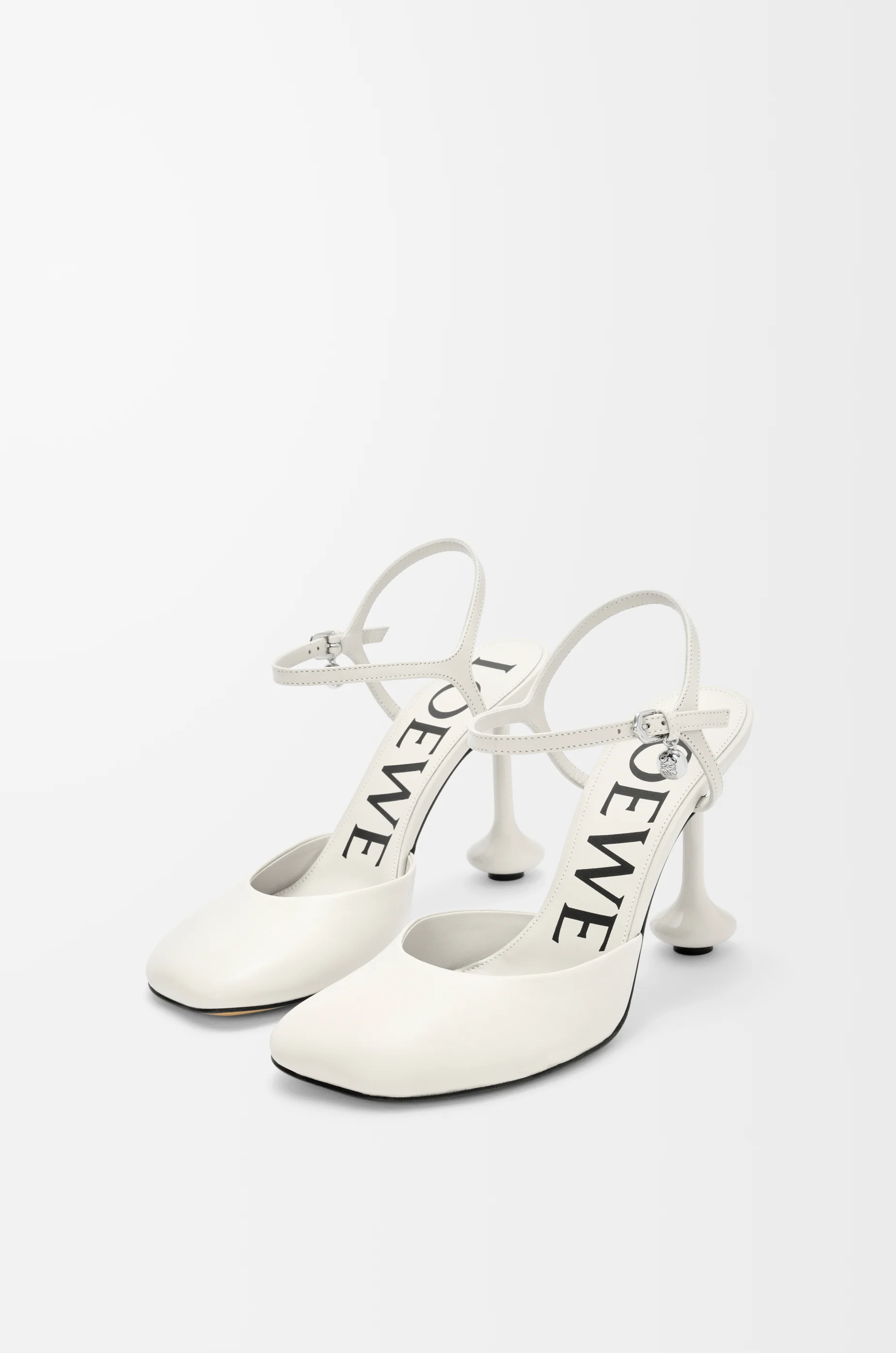 LOEWE トイ アンクルストラップ パンプス（ラム） アンスリウムホワイト