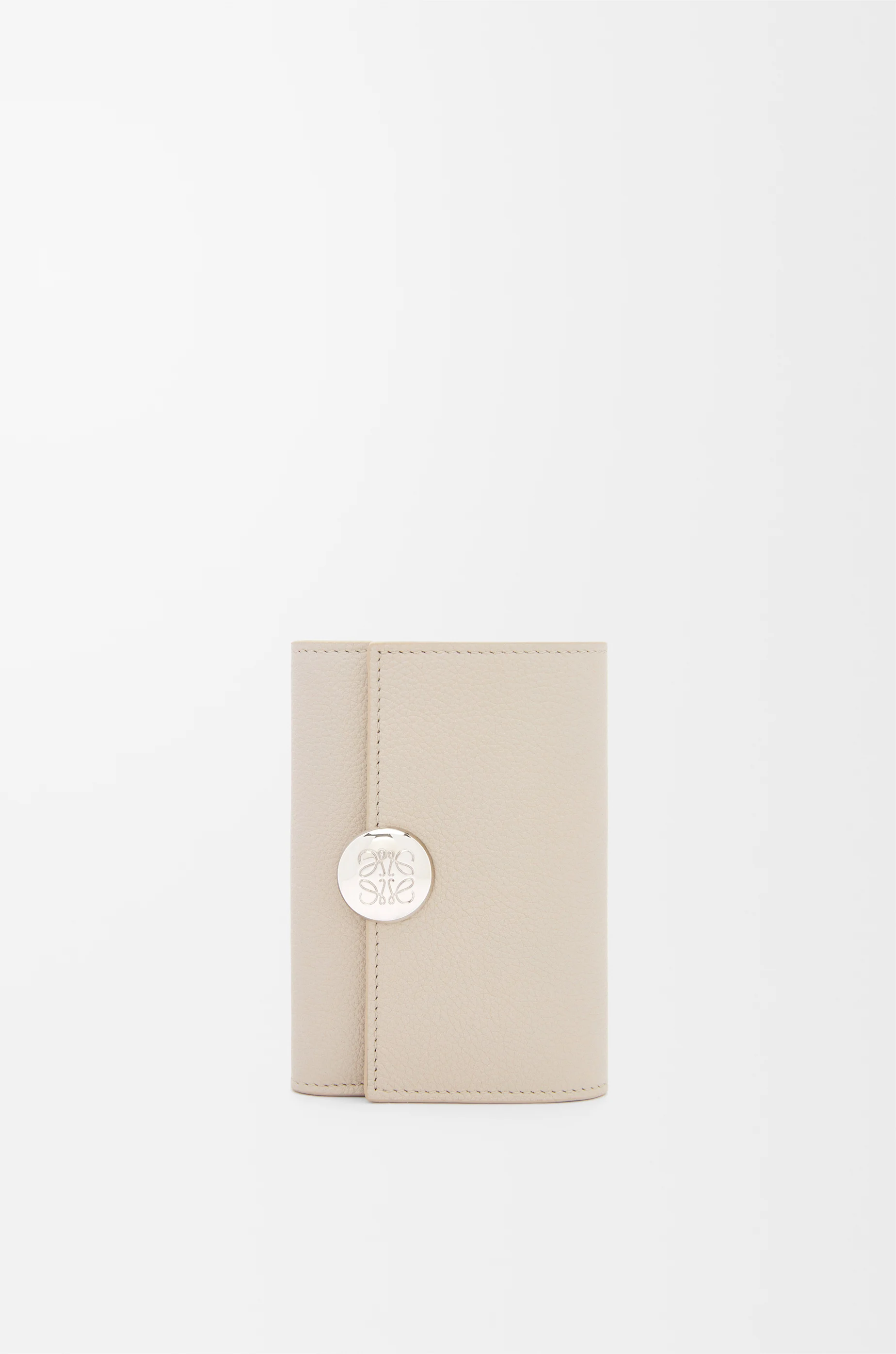 関税・送料込！【LOEWE】Pebble Small Vertical Wallet Loewe Pebble small vertical wallet in shiny nappa calfskin