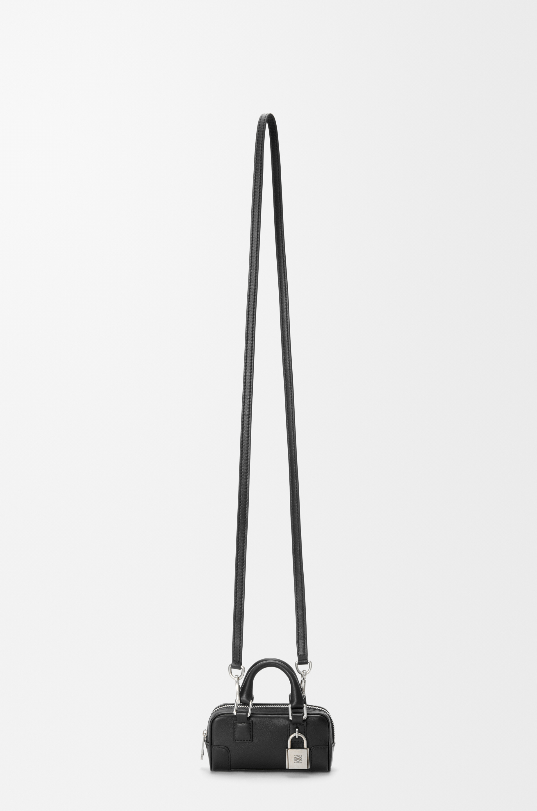 LOEWE アマソナ ナノ（シャイニーカーフ） ブラック