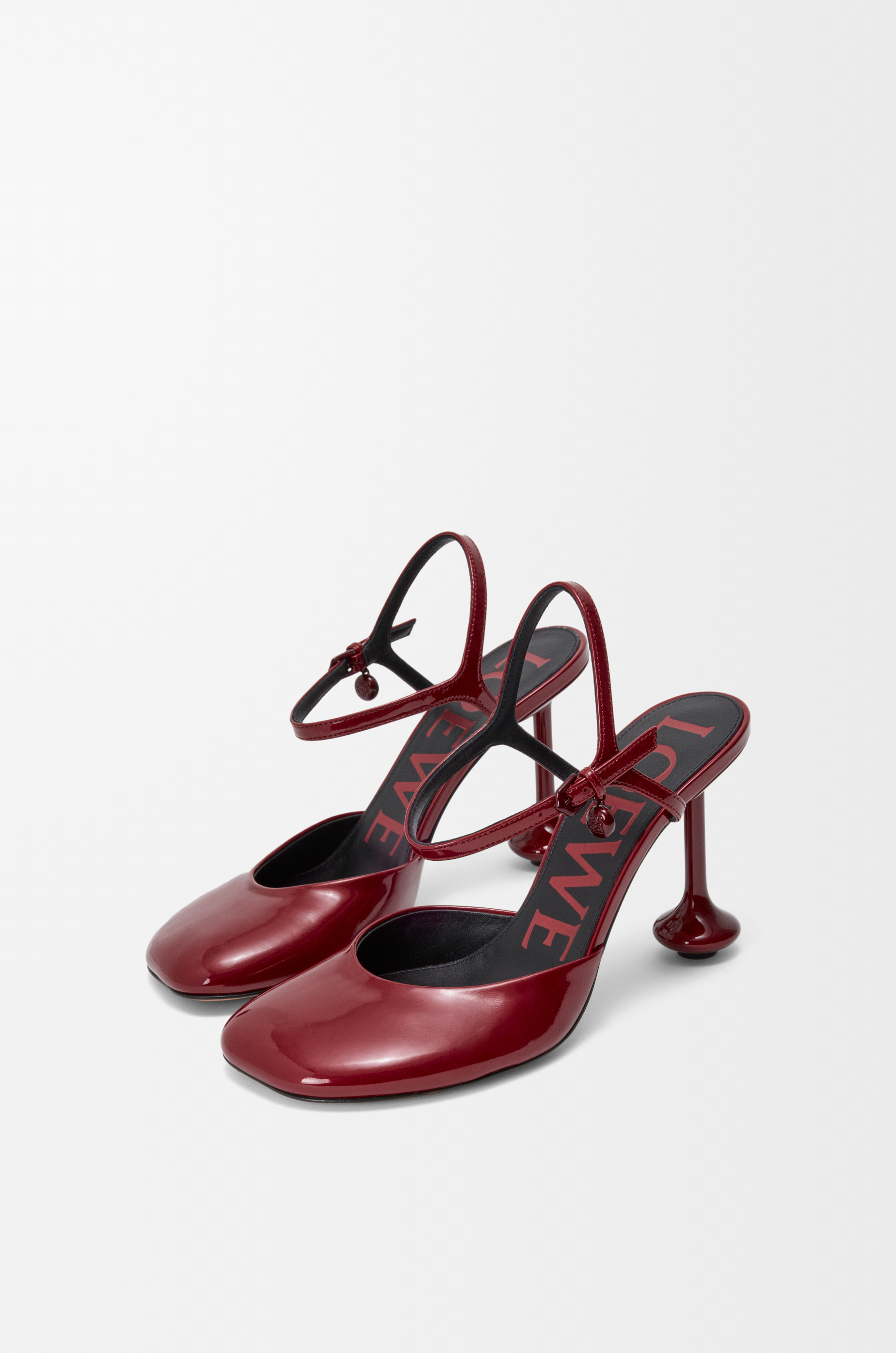 LOEWE Zapato de salón Toy con tira en piel de cordero suave efecto charol Rojo Oscuro