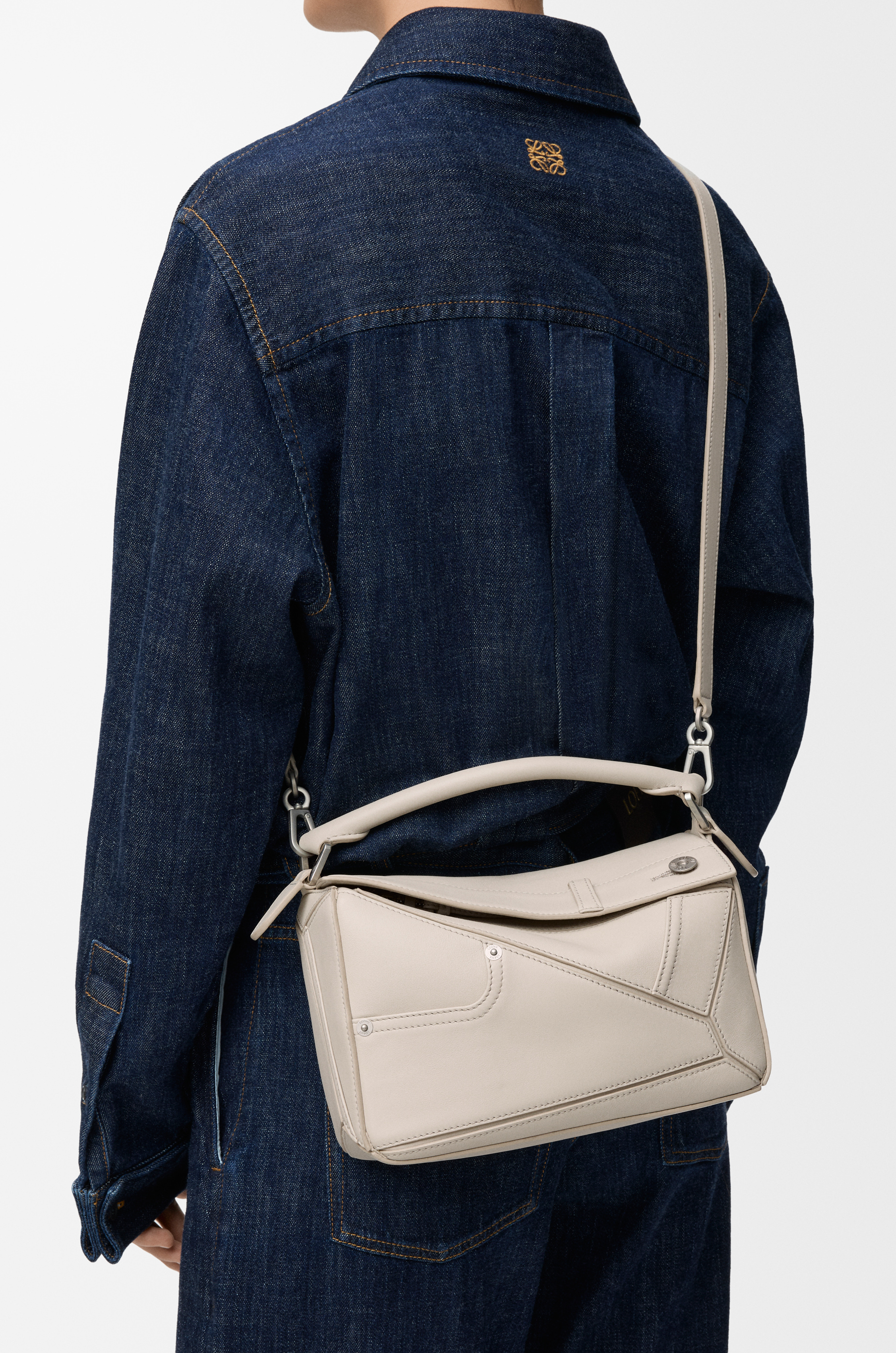 LOEWE Borsa Puzzle piccola Panta in pelle di vitello lucida Light Ghost