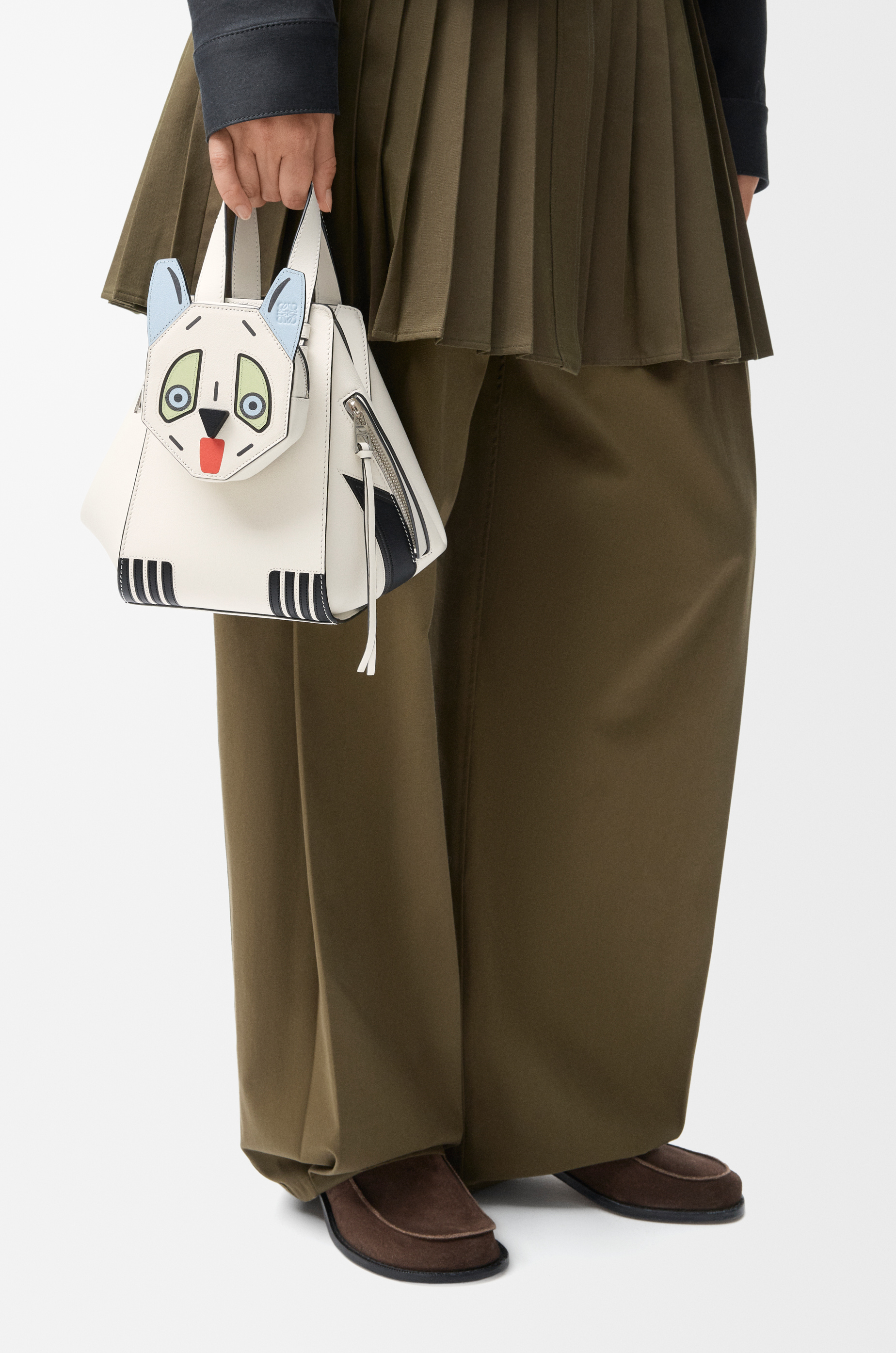 LOEWE Futurist Cat compact Hammock bag in classic calfskin Soft White