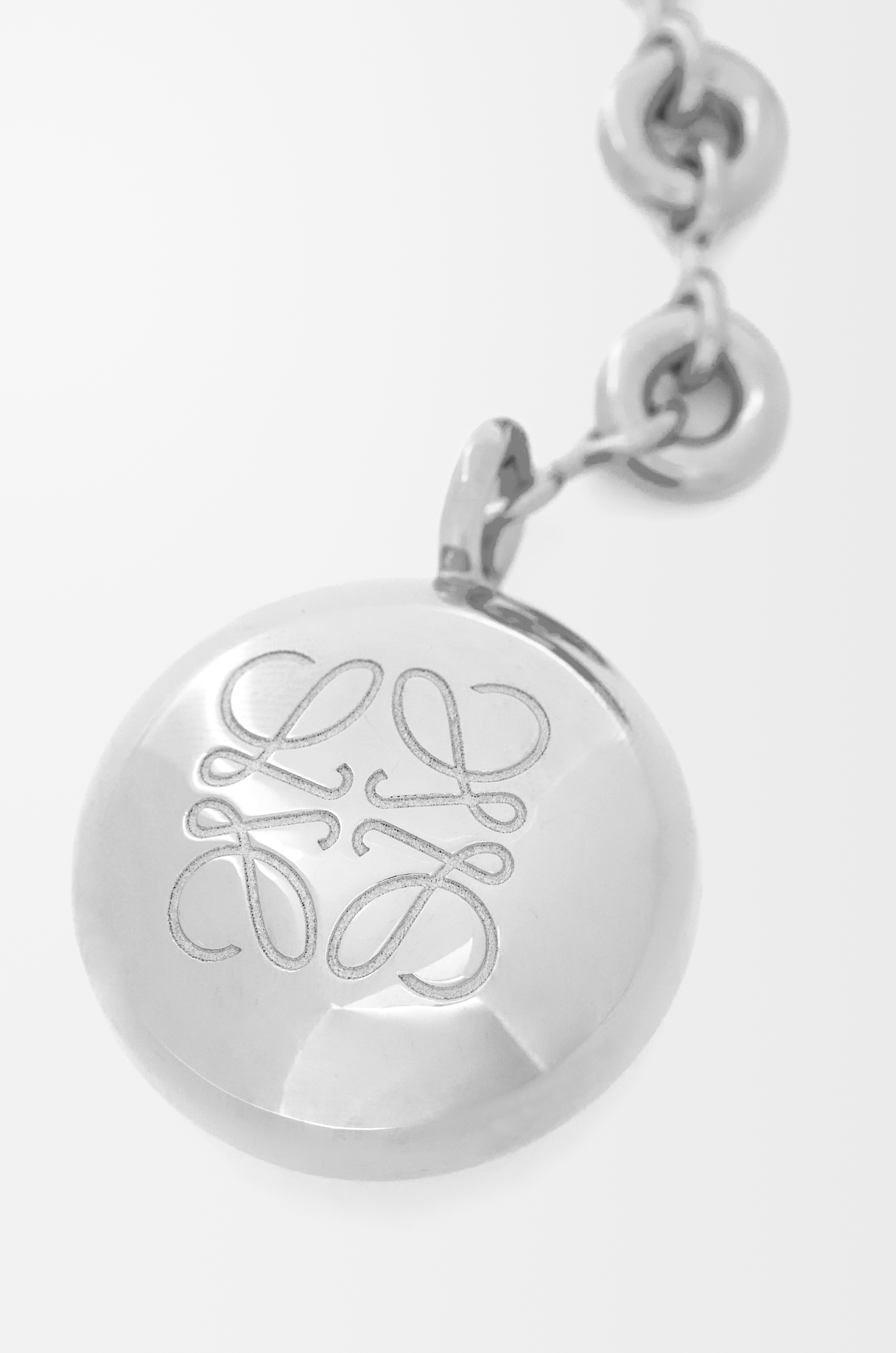 LOEWE Llavero Pebble Plata