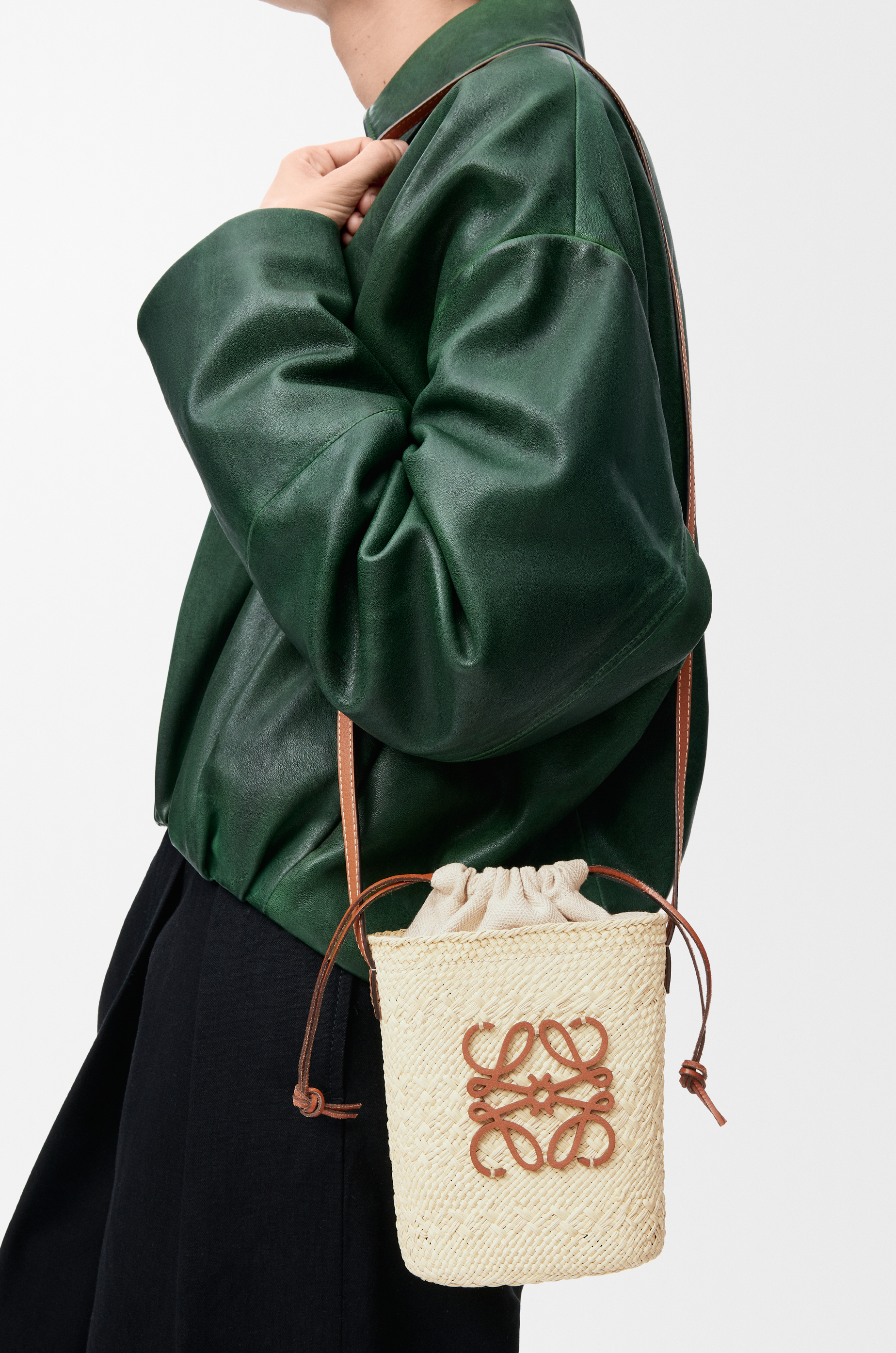 LOEWE Square pocket in iraca palm and calfskin Natural/Tan