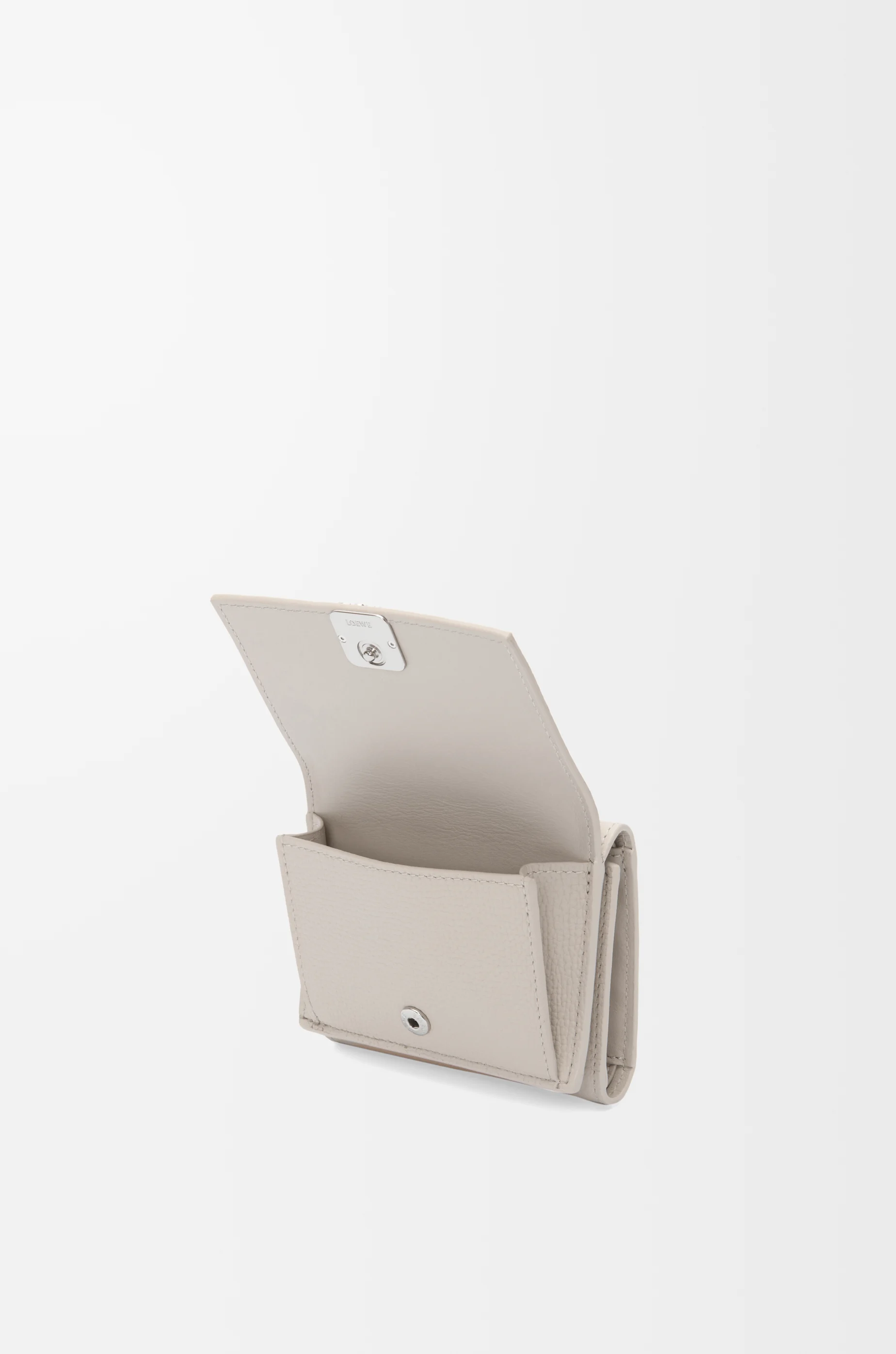 LOEWE Cartera con tres pliegues Anagram en piel de ternera Gris Claro