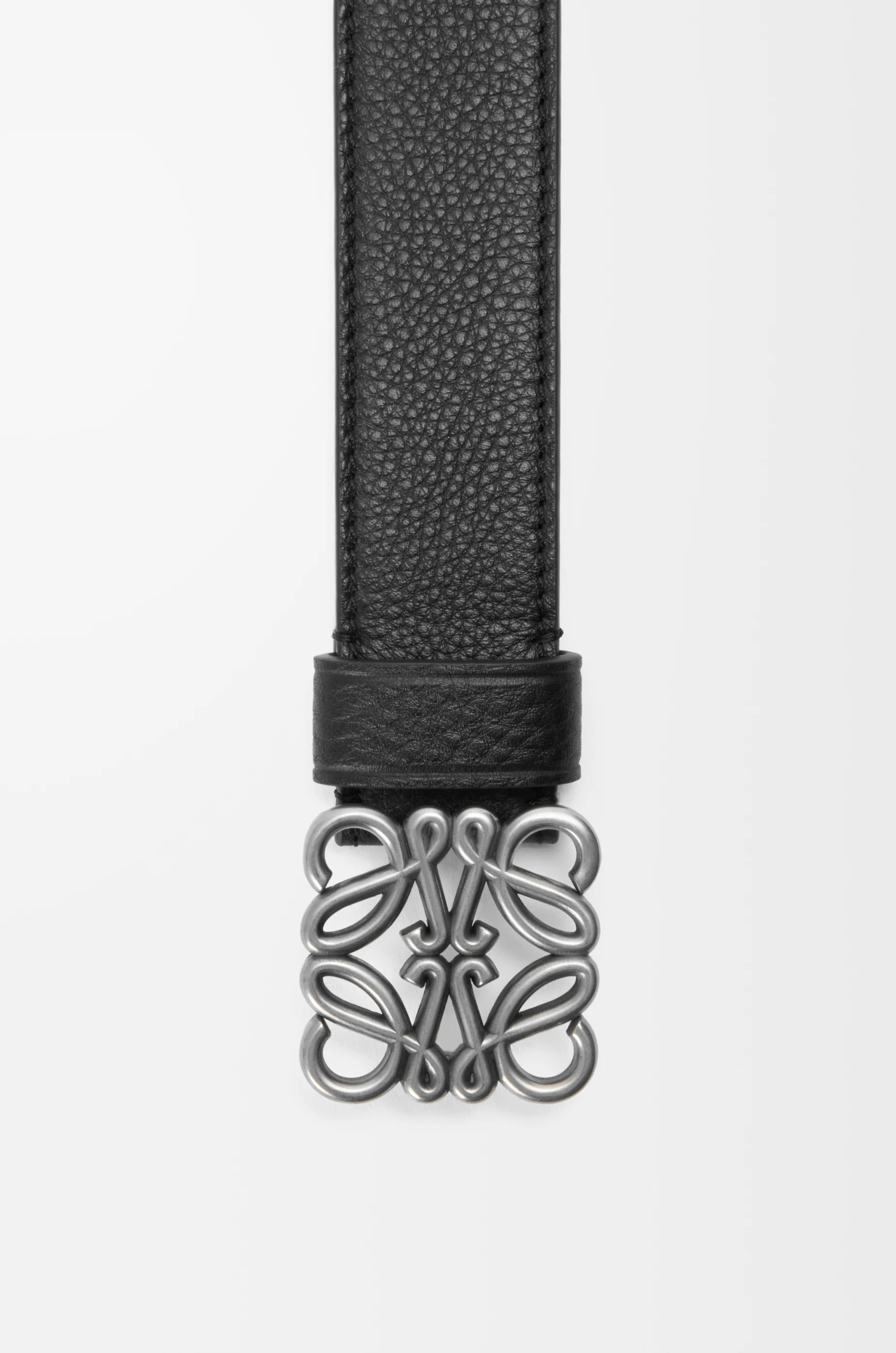 LOEWE チャンキー アナグラム ベルト（サプルグレインカーフ） ブラック/ヴィンテージパラジウム