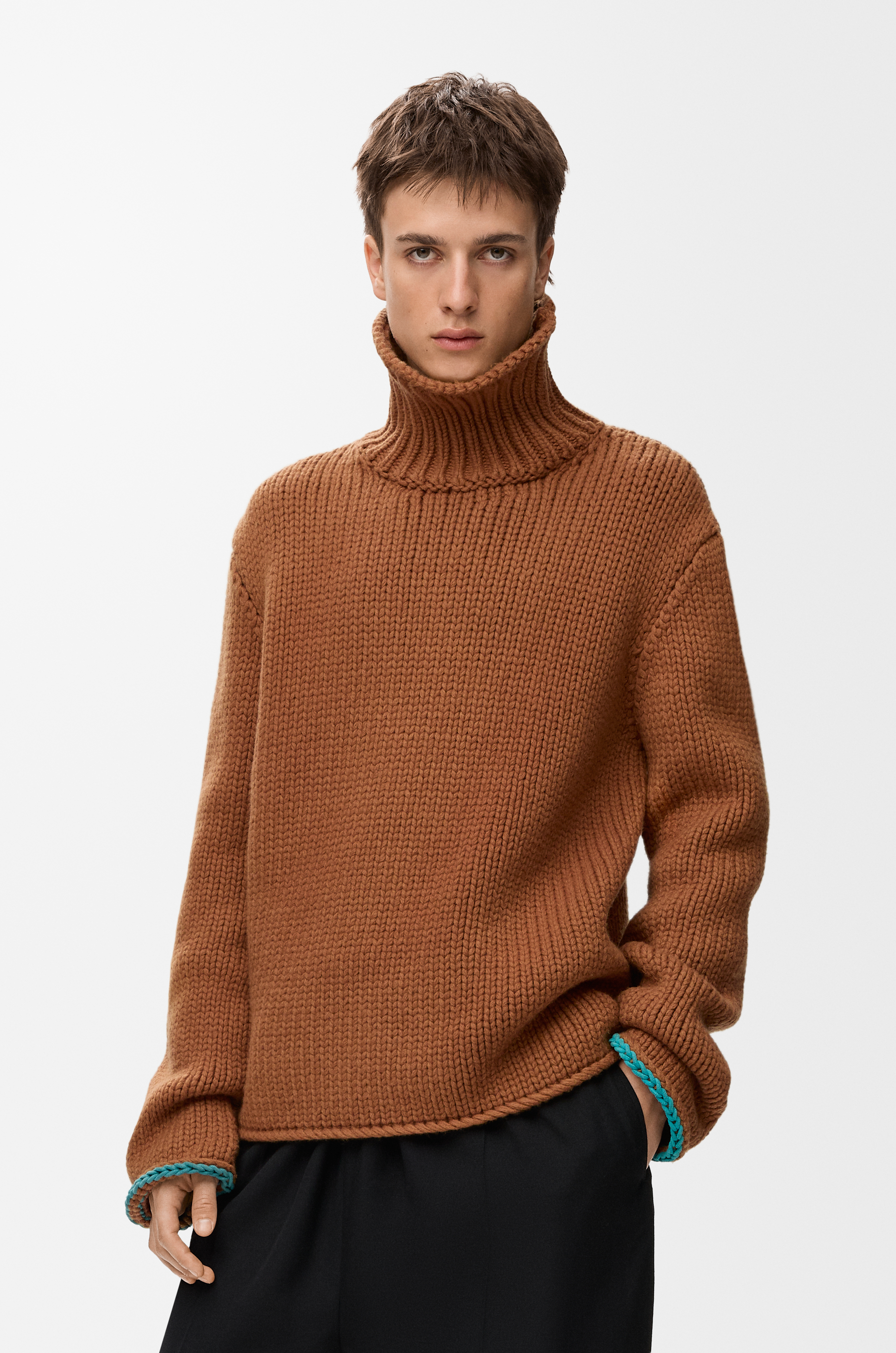 LOEWE タートルネック セーター（ウール） タン