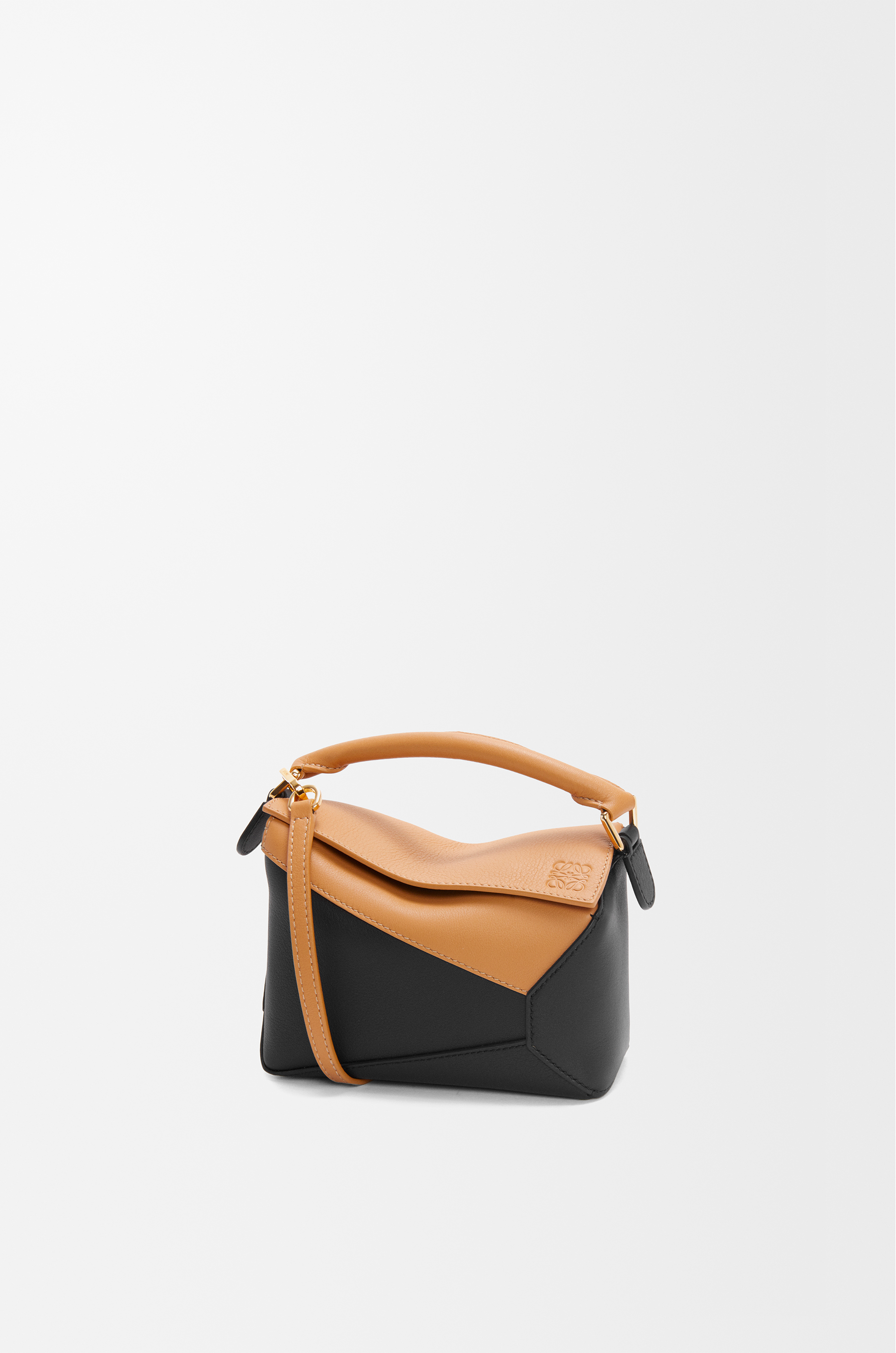 パズルバッグ ミニ（クラシックカーフ） ウォームデザート/ブラック - LOEWE