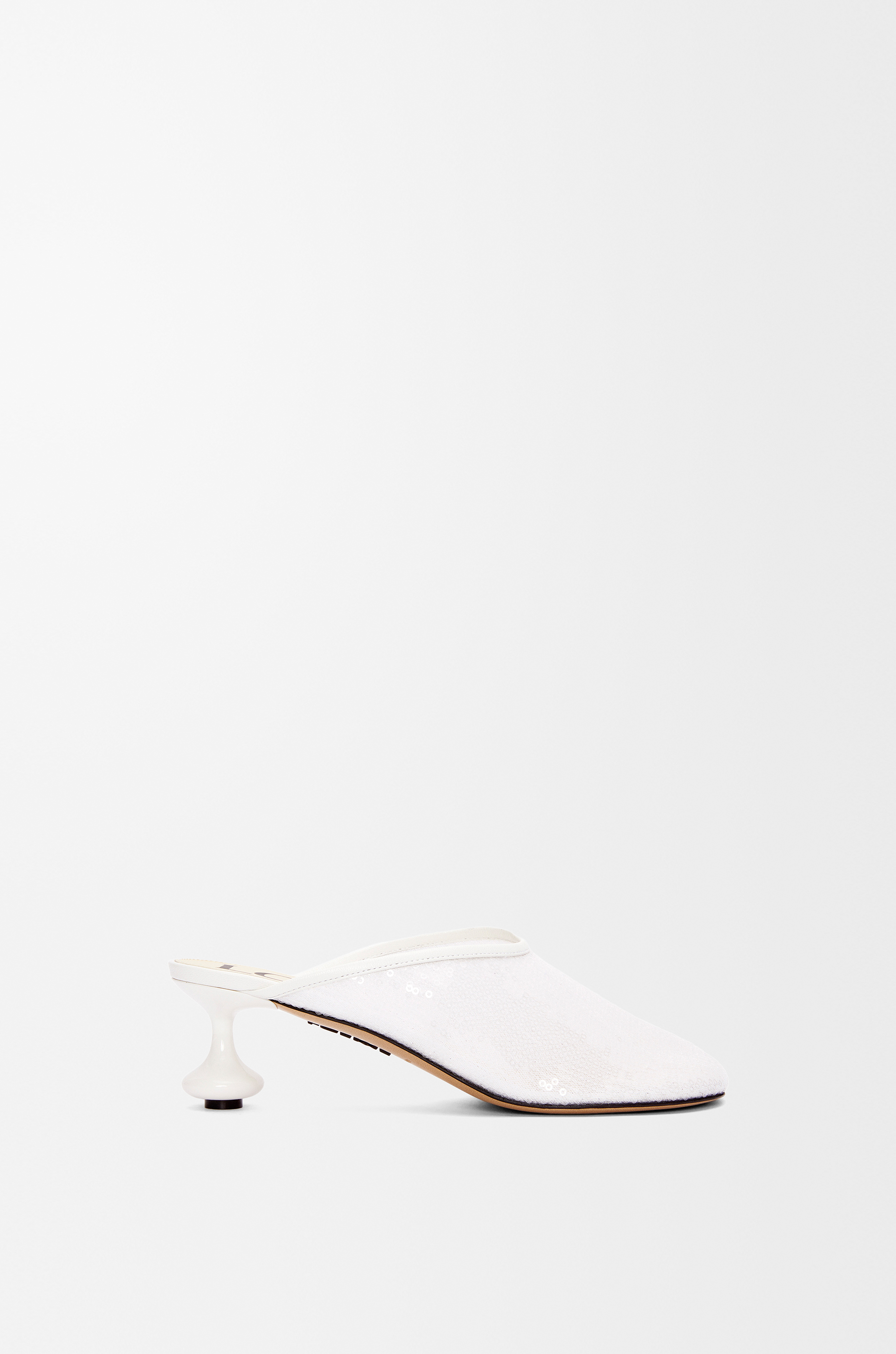 LLST379X01_9984_1F.jpg