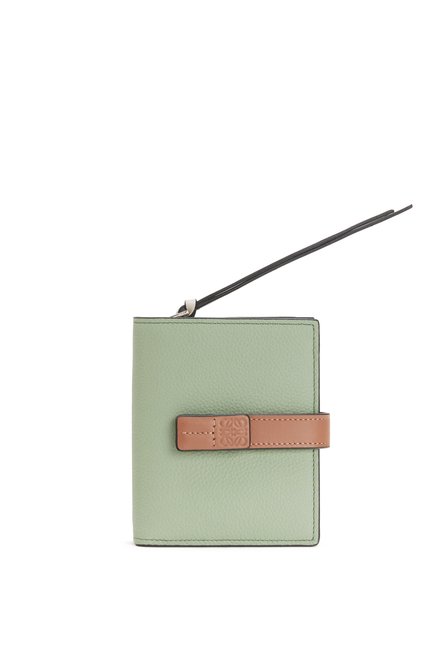 Compact zip wallet in soft grained 